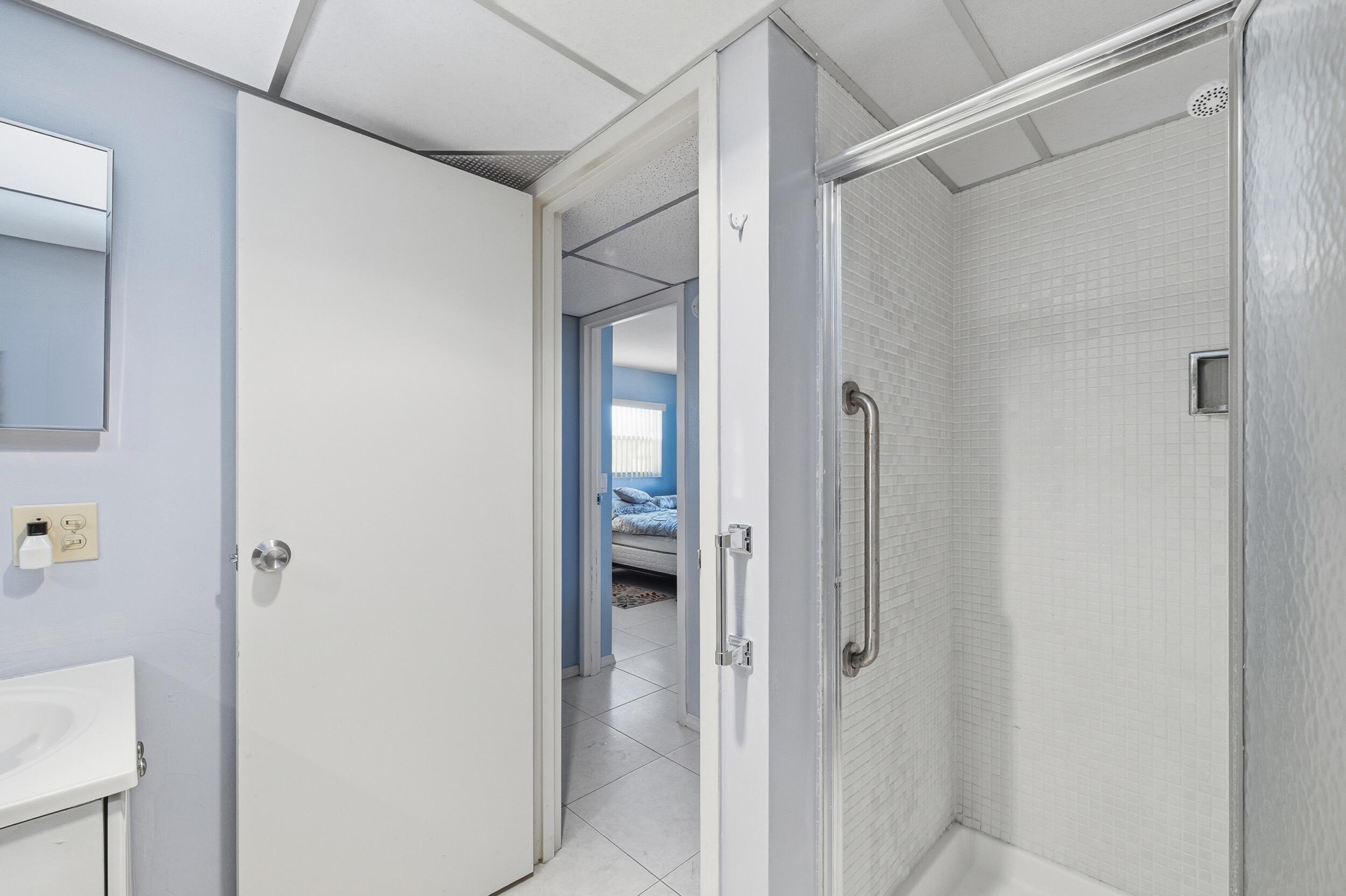 KINGS POINT SAXONY CONDOS - Residential Lease