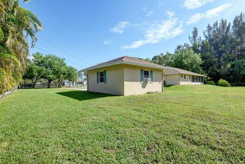 A home in Loxahatchee