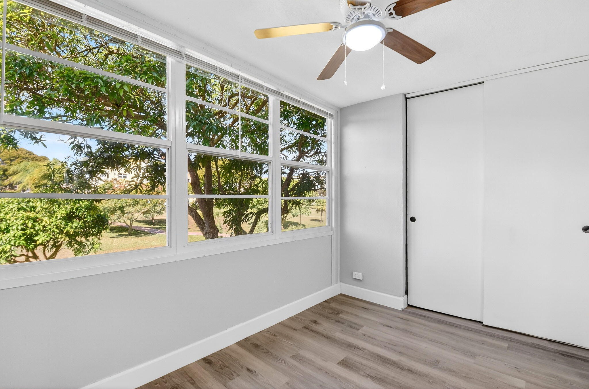 VILLAGE ROYALE GREENTREE CONDO - Residential