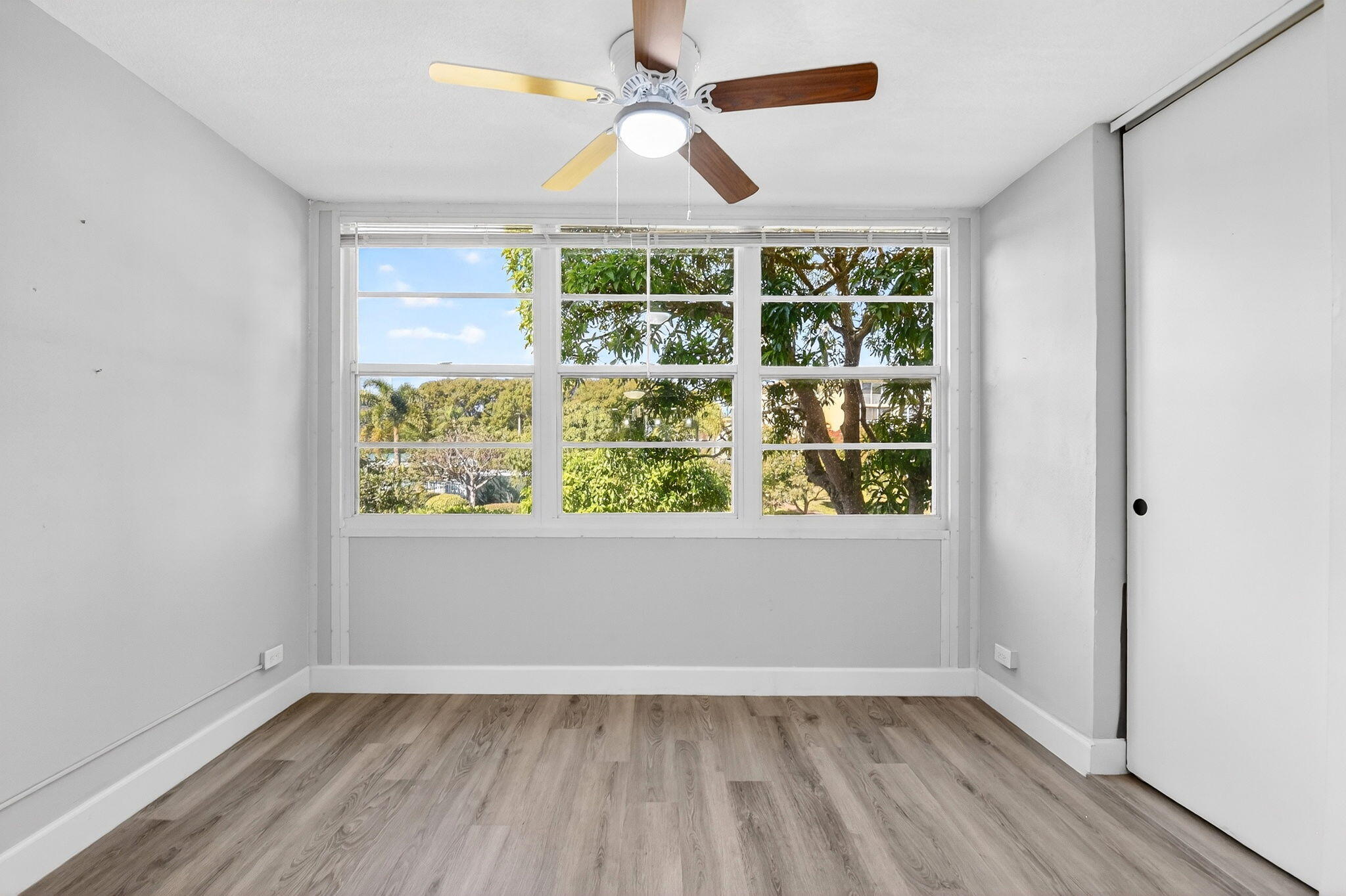 VILLAGE ROYALE GREENTREE CONDO - Residential