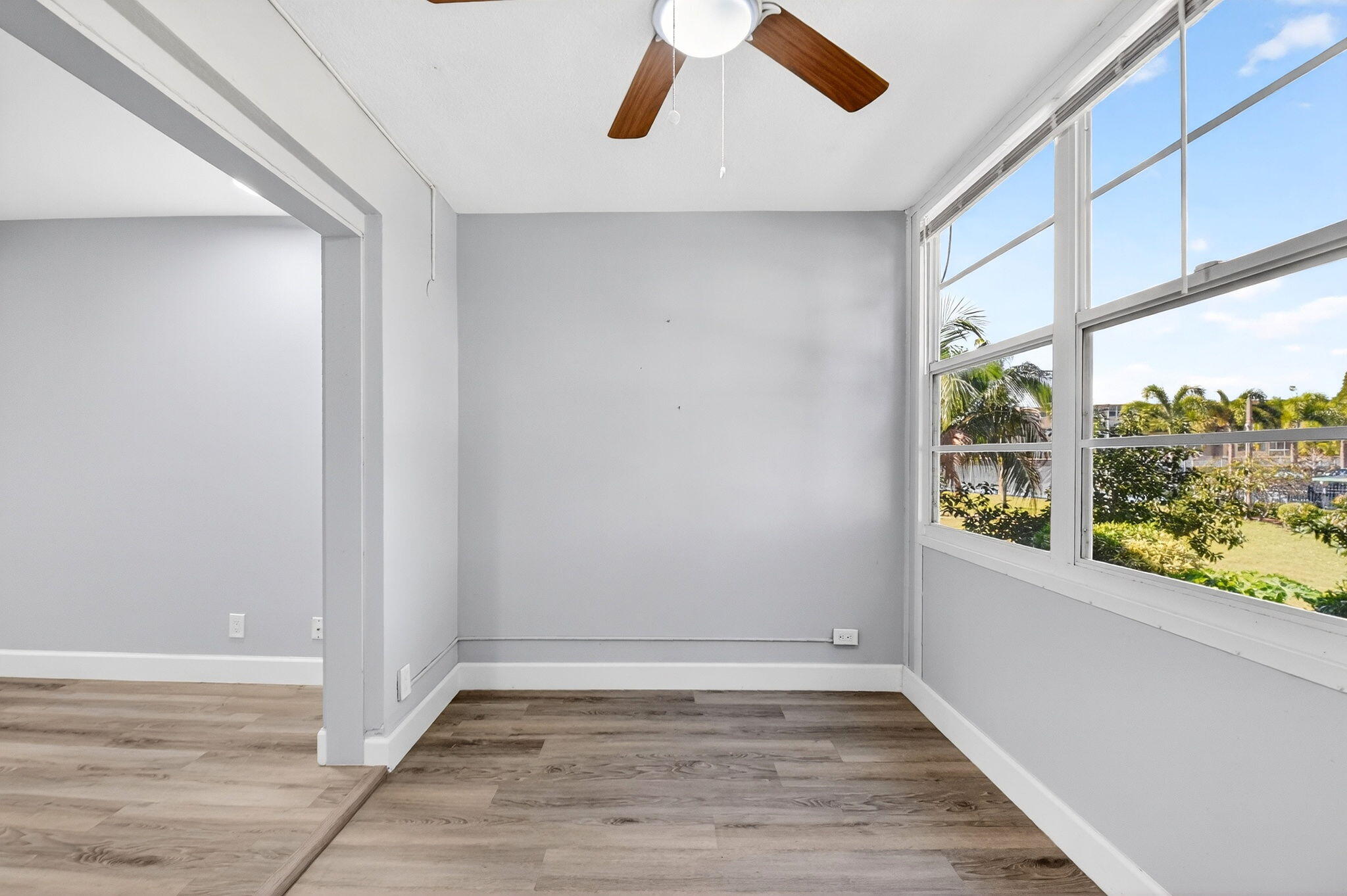 VILLAGE ROYALE GREENTREE CONDO - Residential