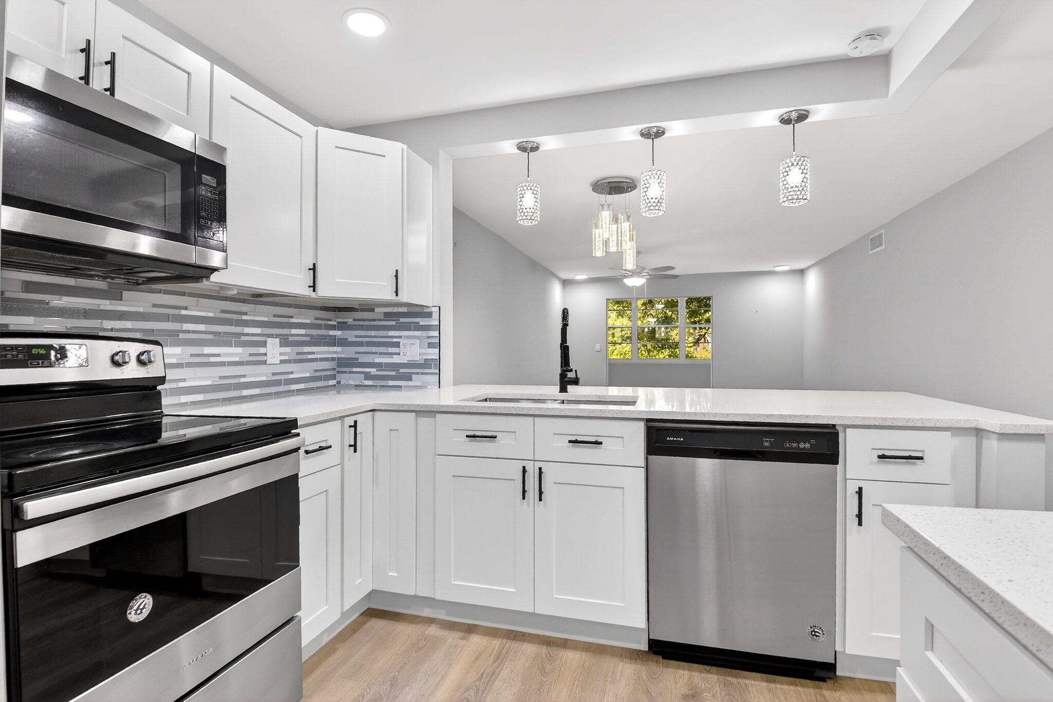 VILLAGE ROYALE GREENTREE CONDO - Residential