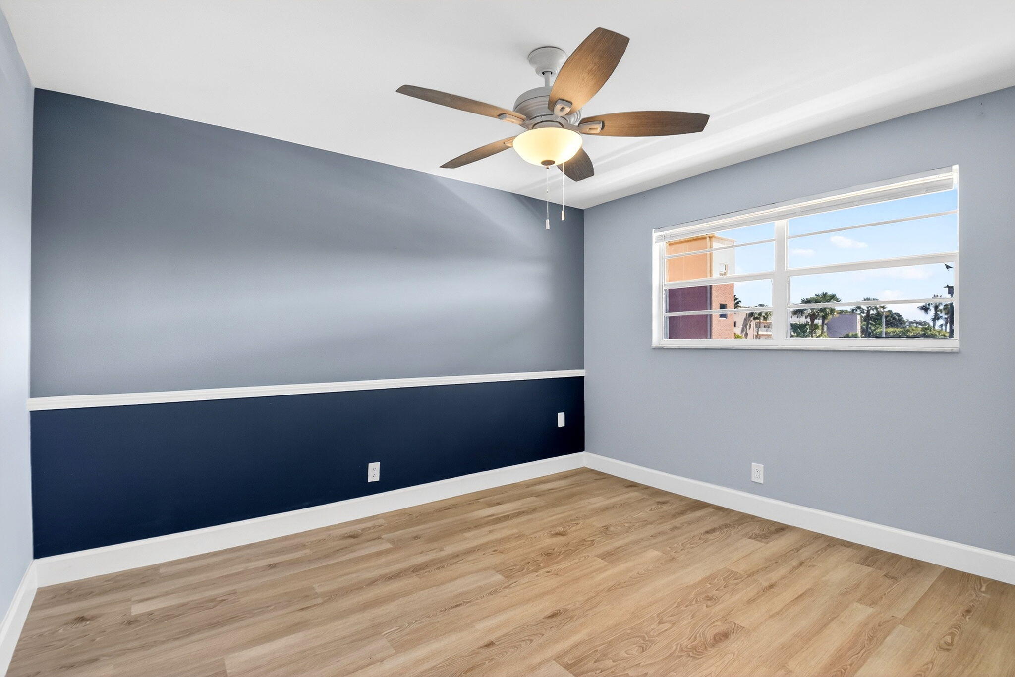 VILLAGE ROYALE GREENTREE CONDO - Residential