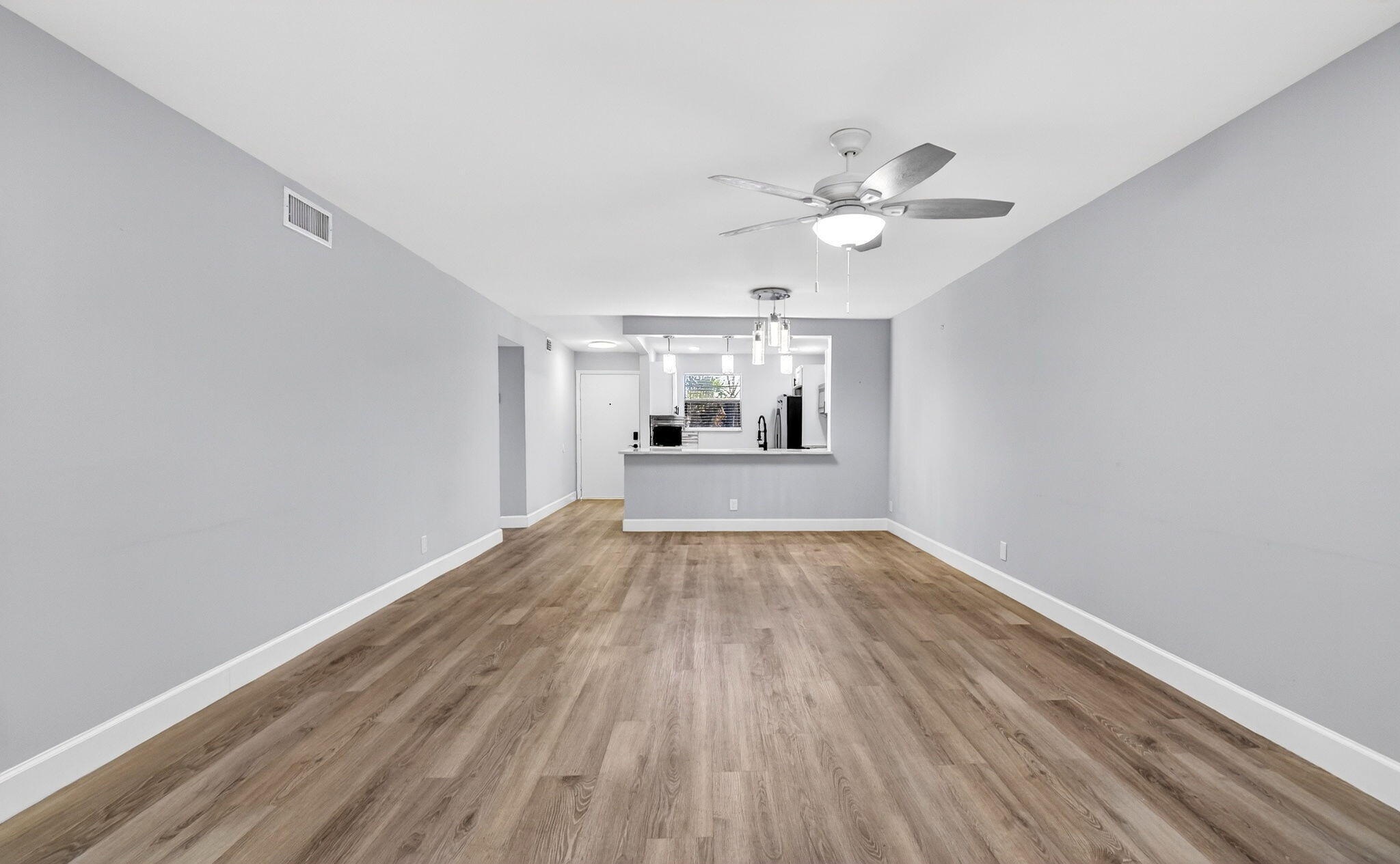 VILLAGE ROYALE GREENTREE CONDO - Residential