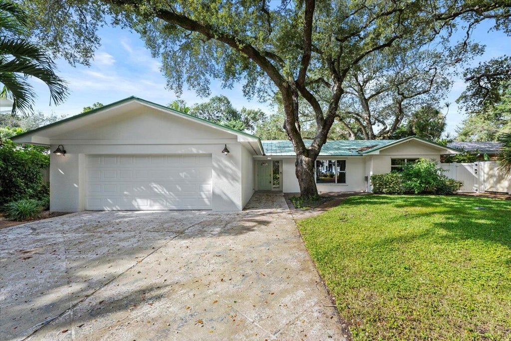 Photo of 12831 S Shore Drive, Palm Beach Gardens, FL 33410 (MLS # B26074039)