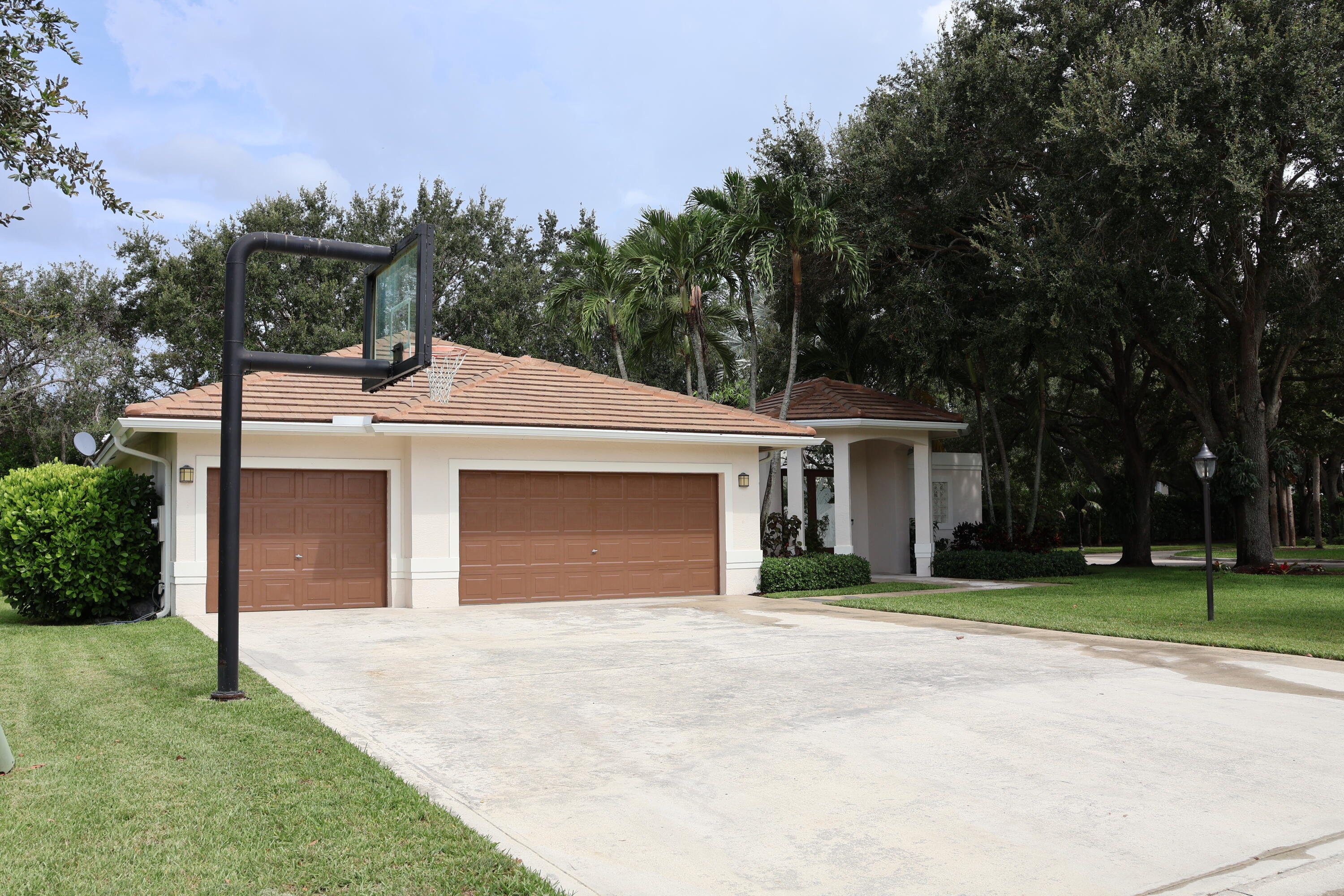 5705 NW 100th Terrace