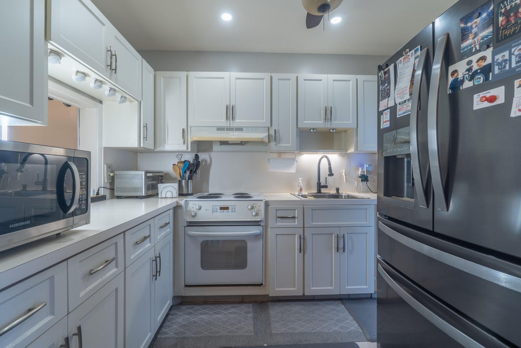 Photo of 2050 NE 39th Street #211E, Lighthouse Point, FL 33064 (MLS # B26055477)