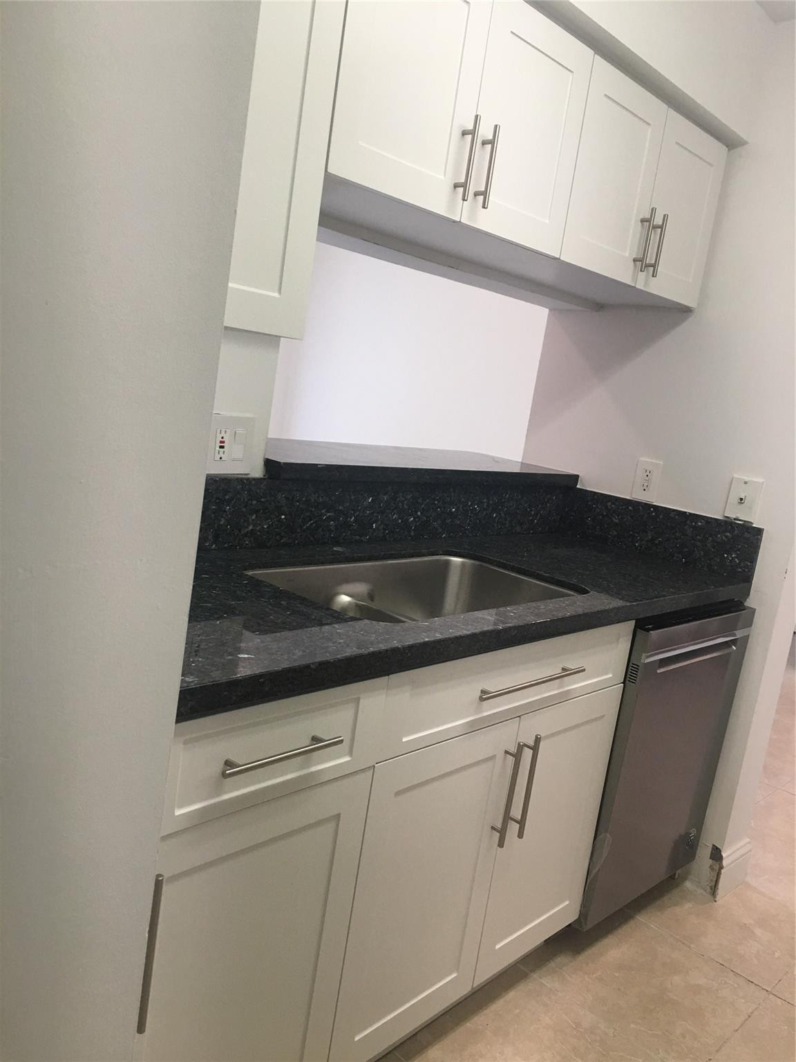 927 Riverside Drive 335