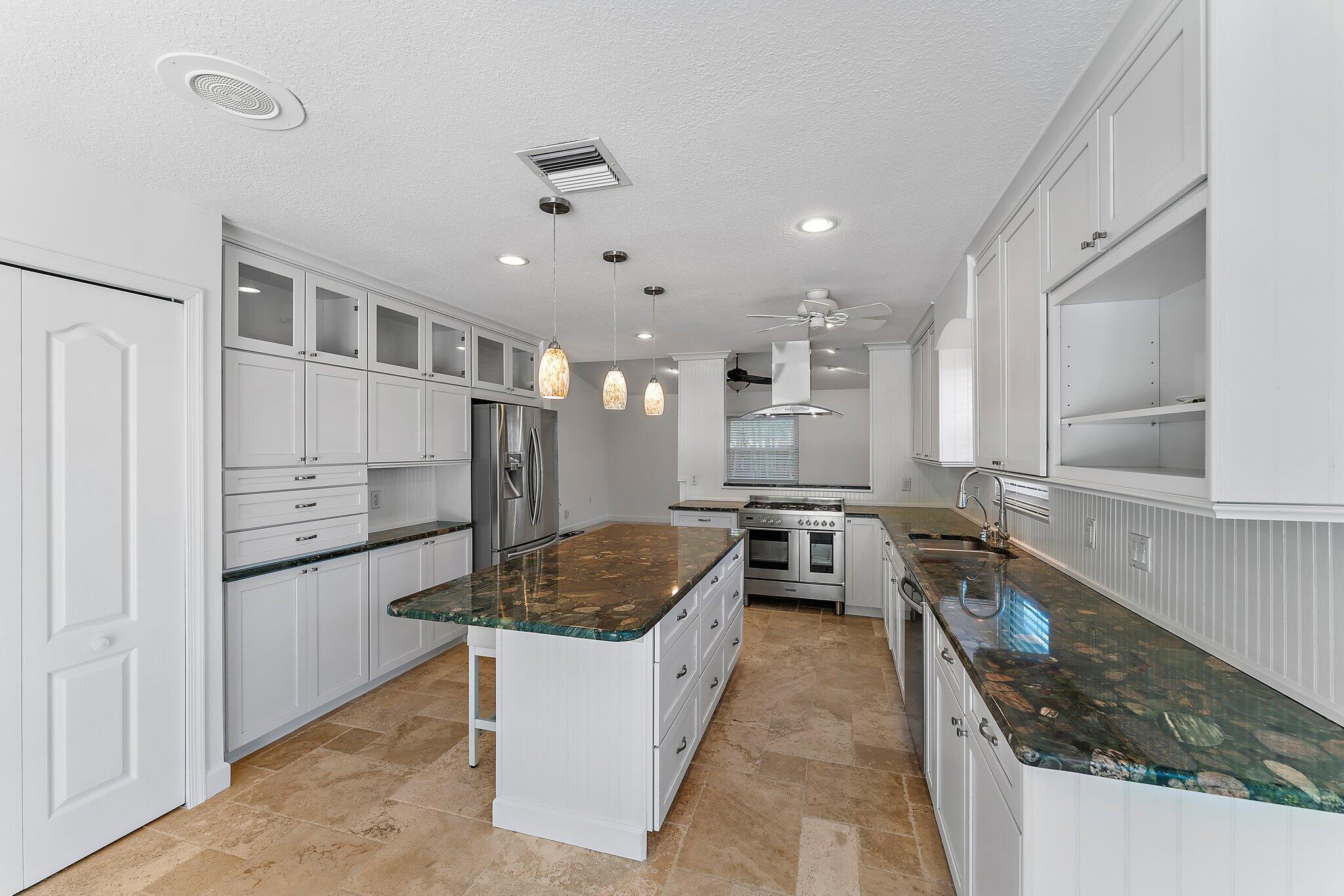 ROCKY POINT ESTATES - Residential