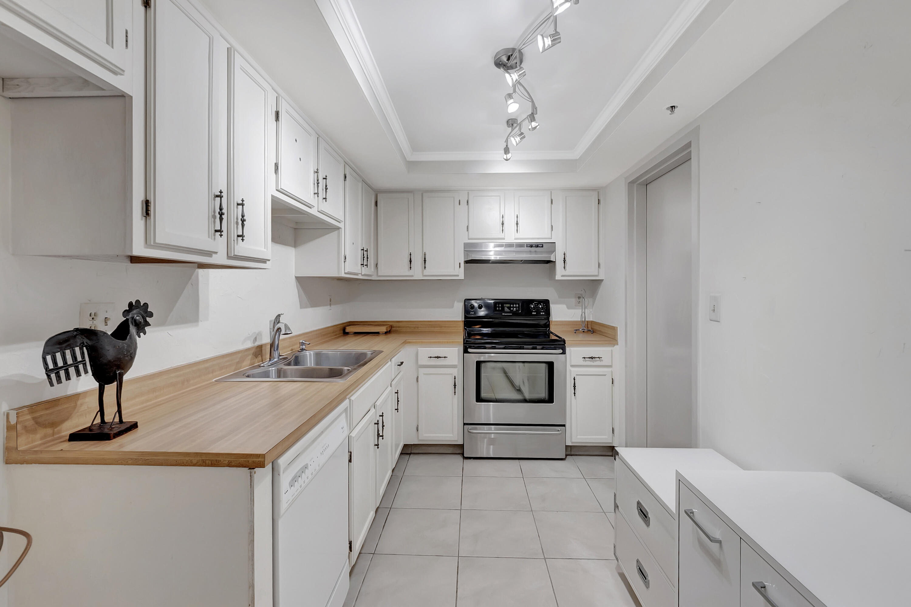 LAKEWOOD MIDRISE - Residential