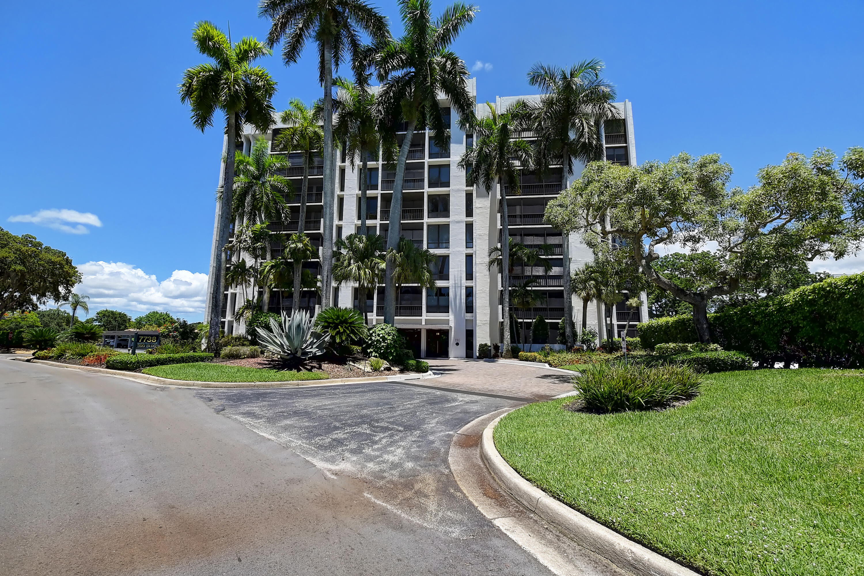 LAKEWOOD MIDRISE - Residential