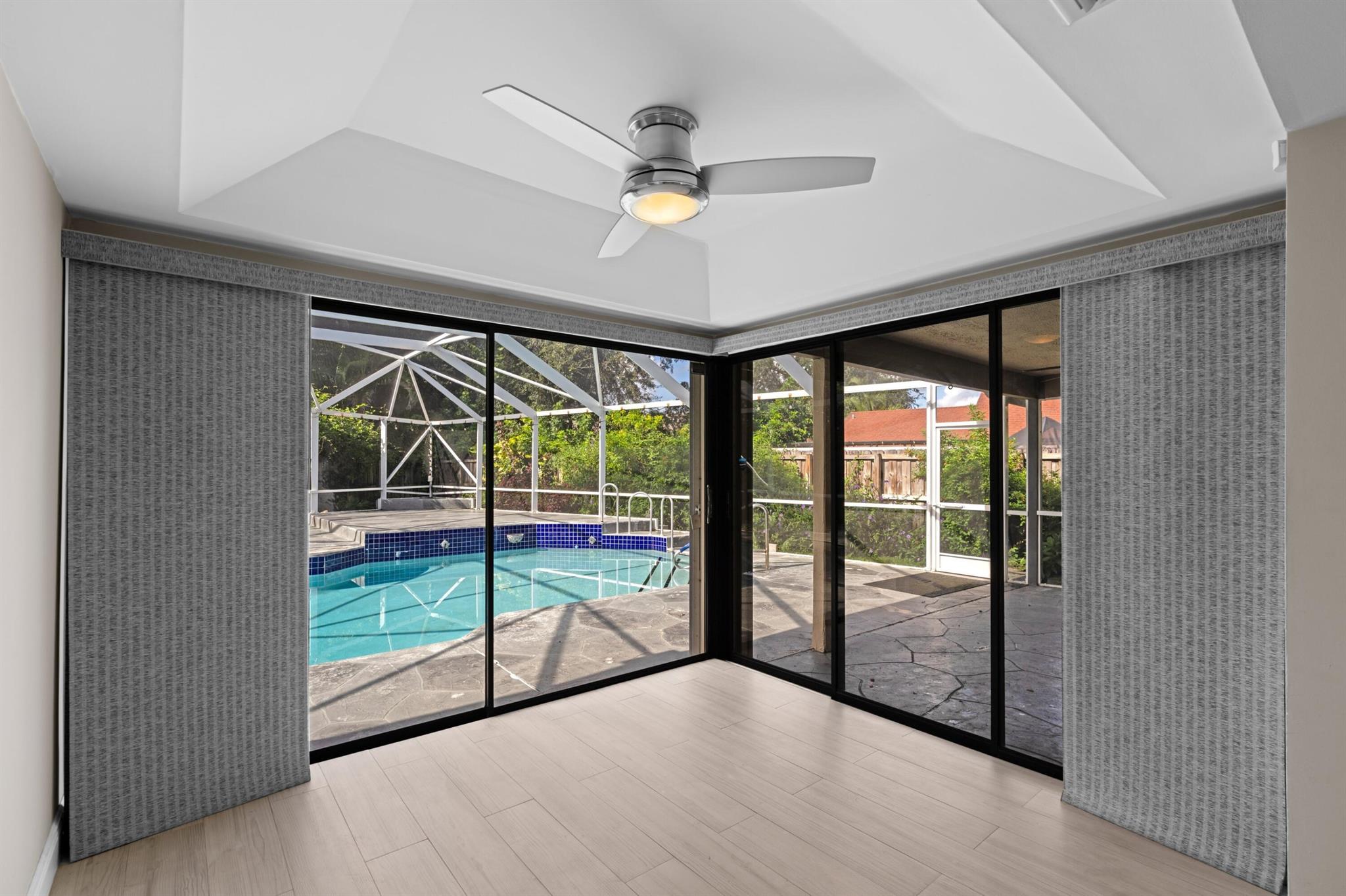 SAILBOAT POINT OF WELLING - Residential