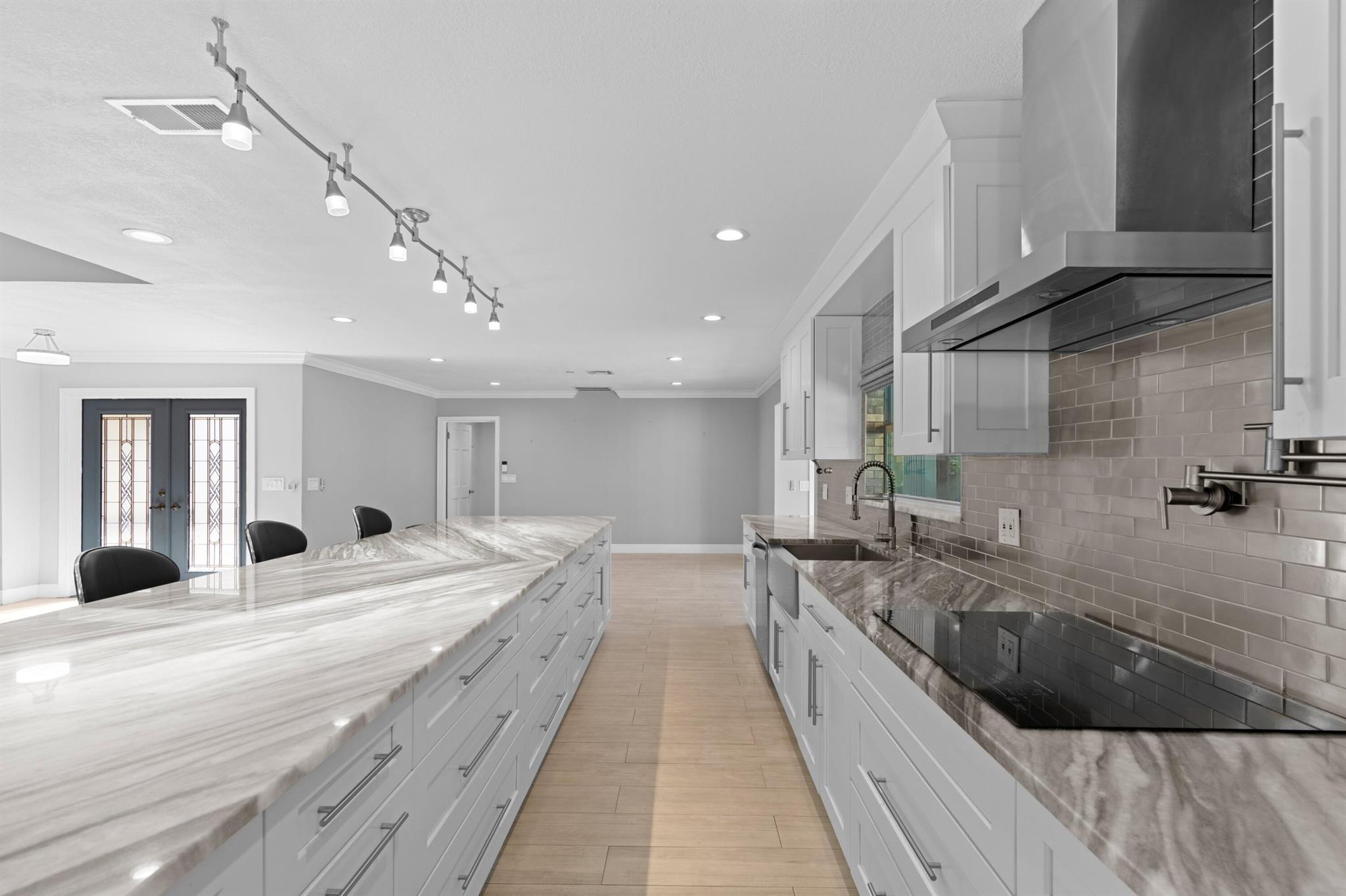 SAILBOAT POINT OF WELLING - Residential