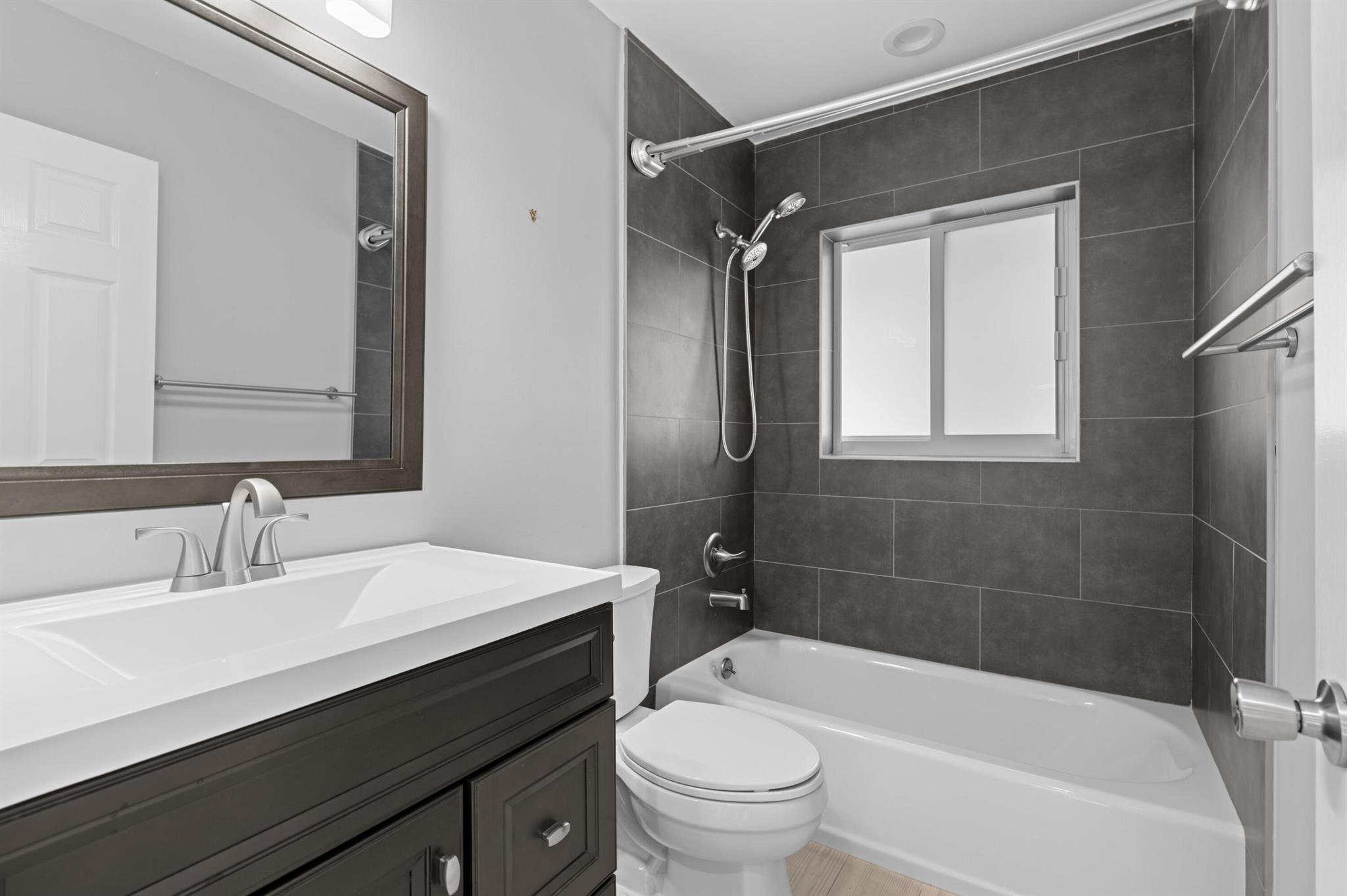 SAILBOAT POINT OF WELLING - Residential