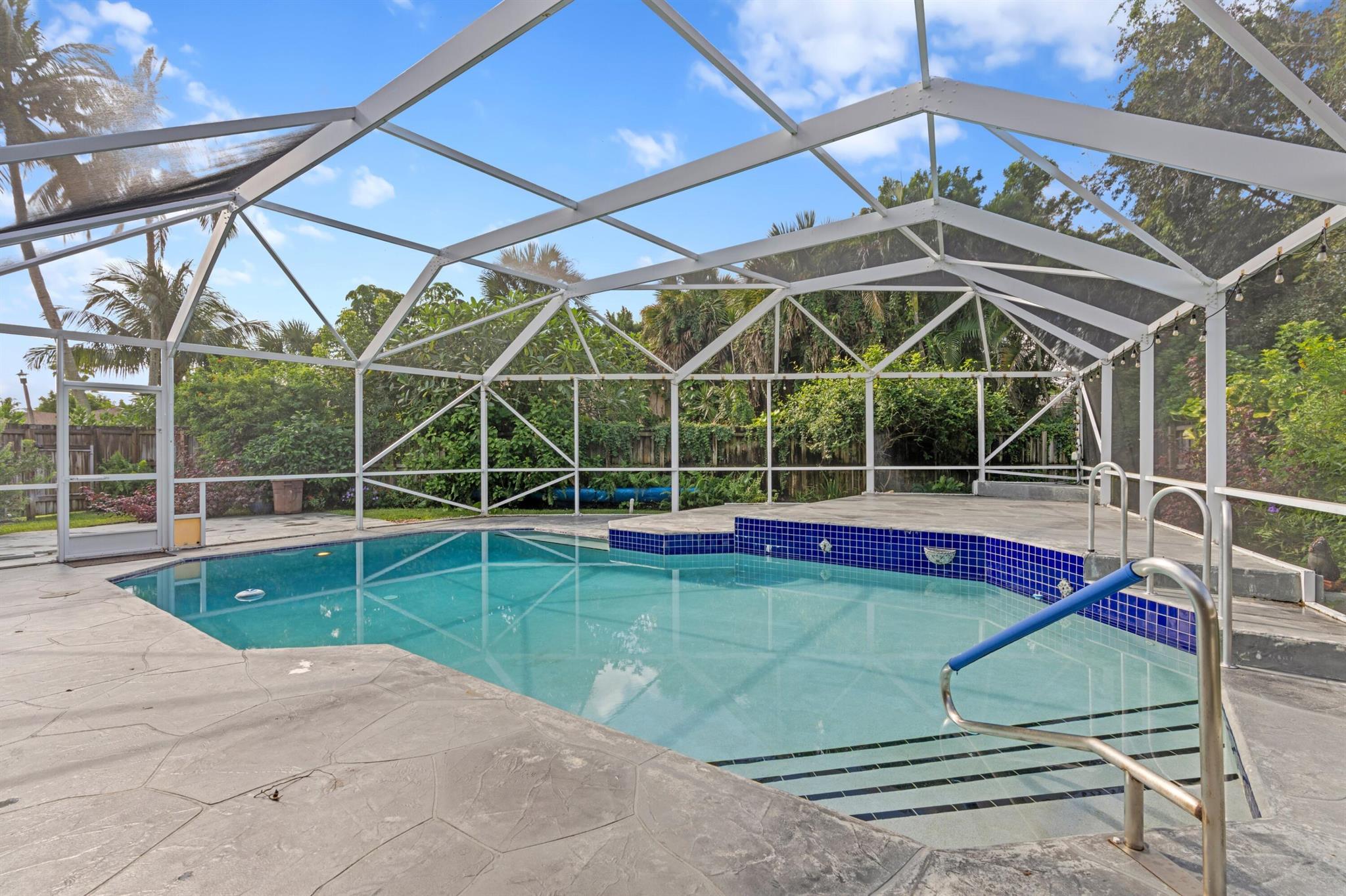 SAILBOAT POINT OF WELLING - Residential
