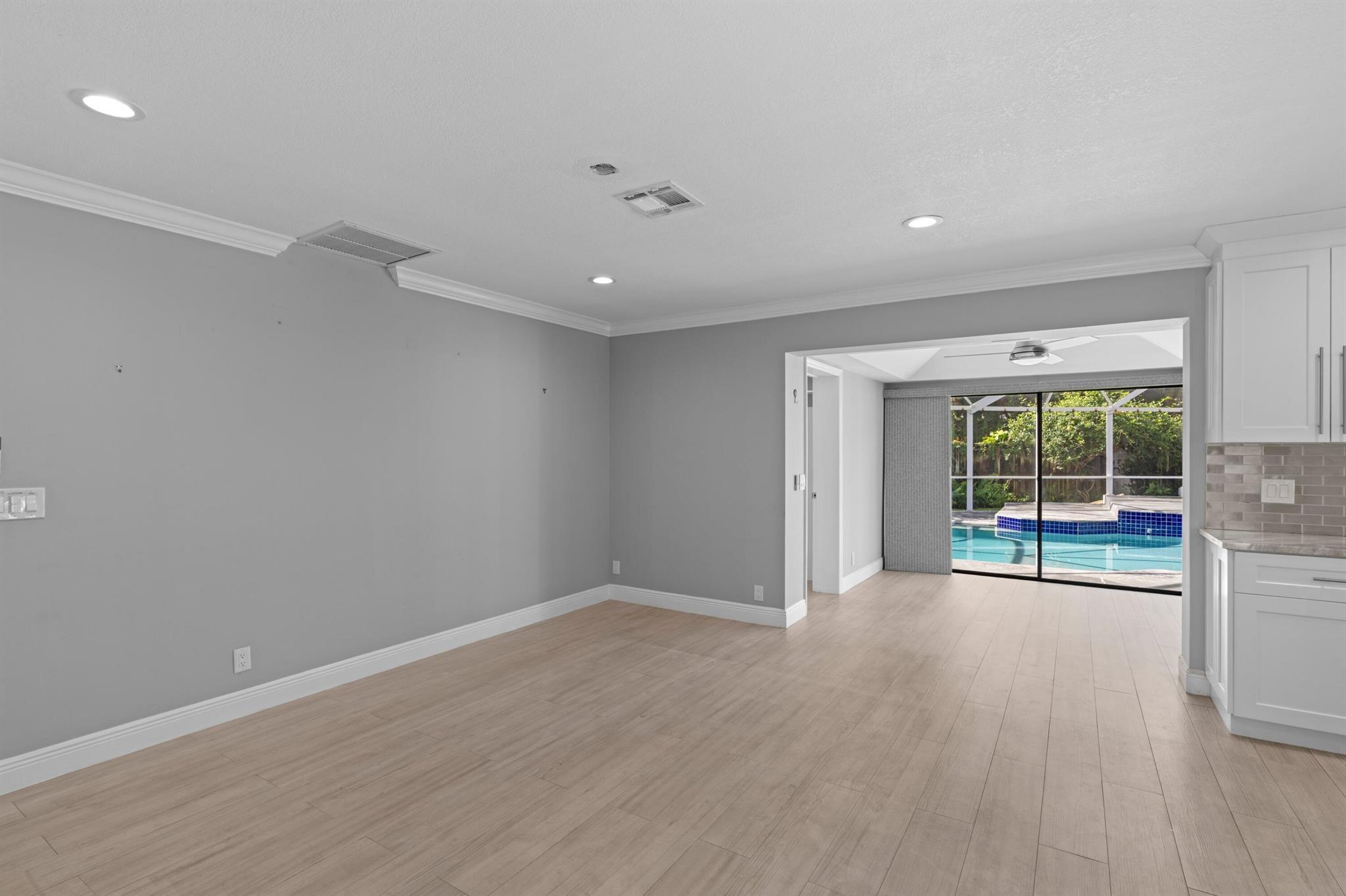 SAILBOAT POINT OF WELLING - Residential