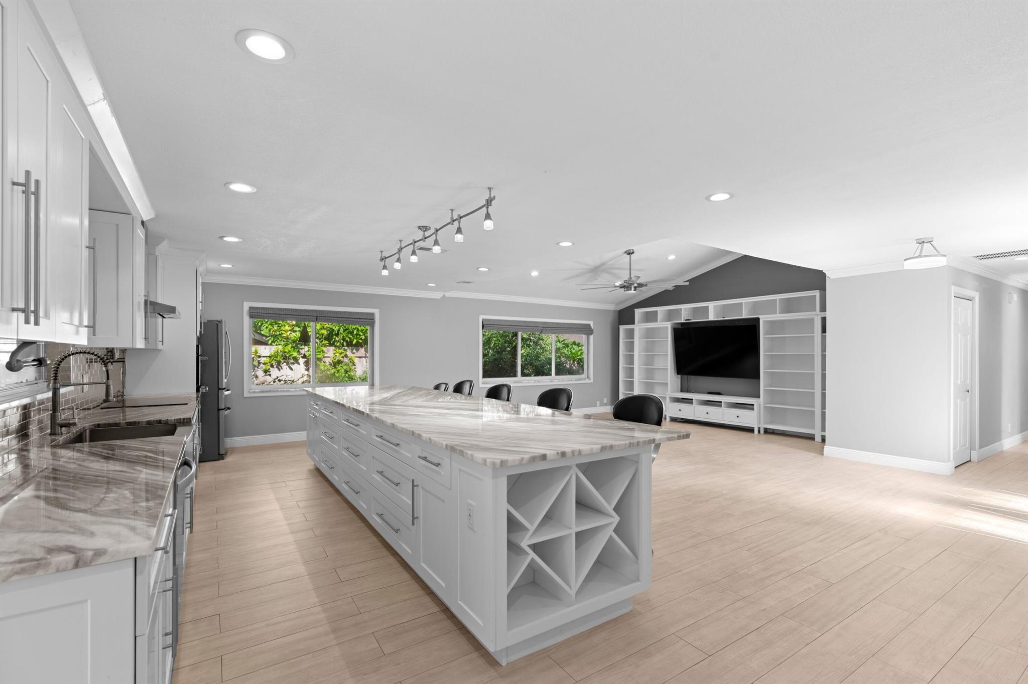 SAILBOAT POINT OF WELLING - Residential