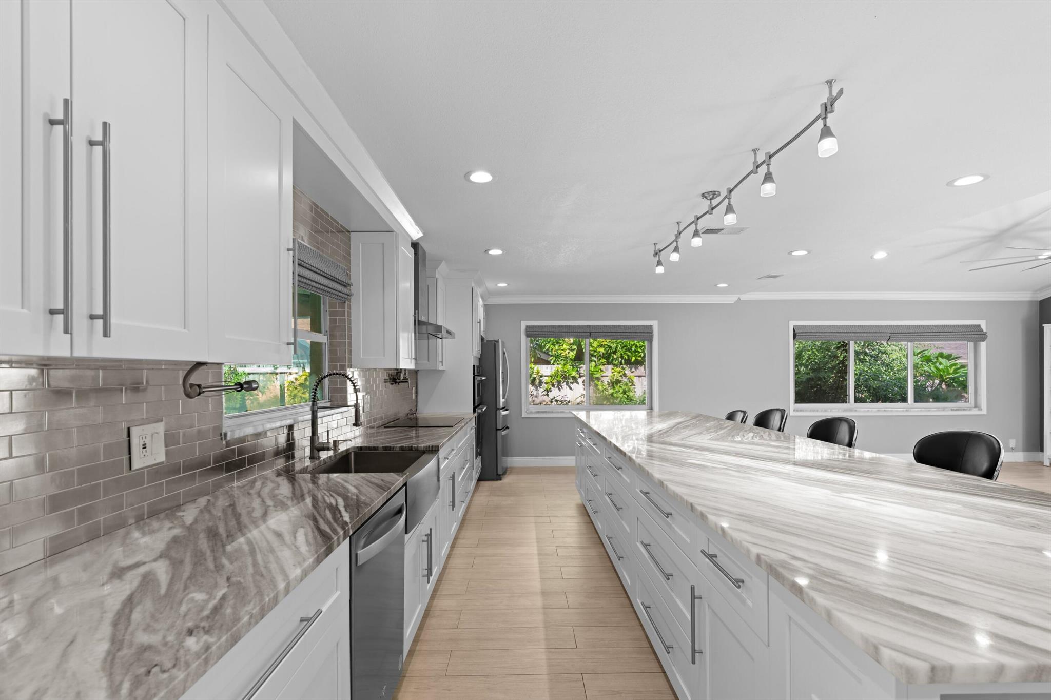 SAILBOAT POINT OF WELLING - Residential
