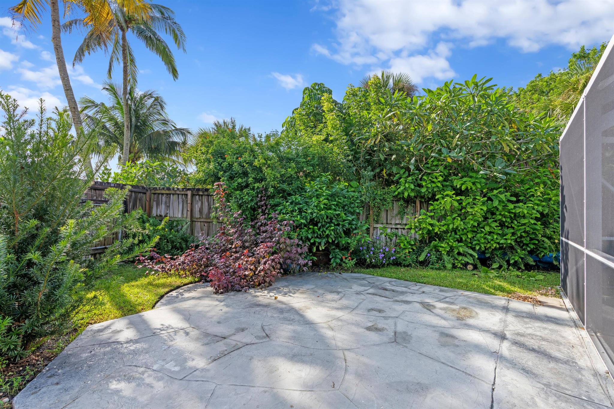 SAILBOAT POINT OF WELLING - Residential