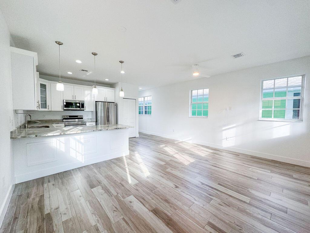View photos, virtual tours, details... 313 N M Street