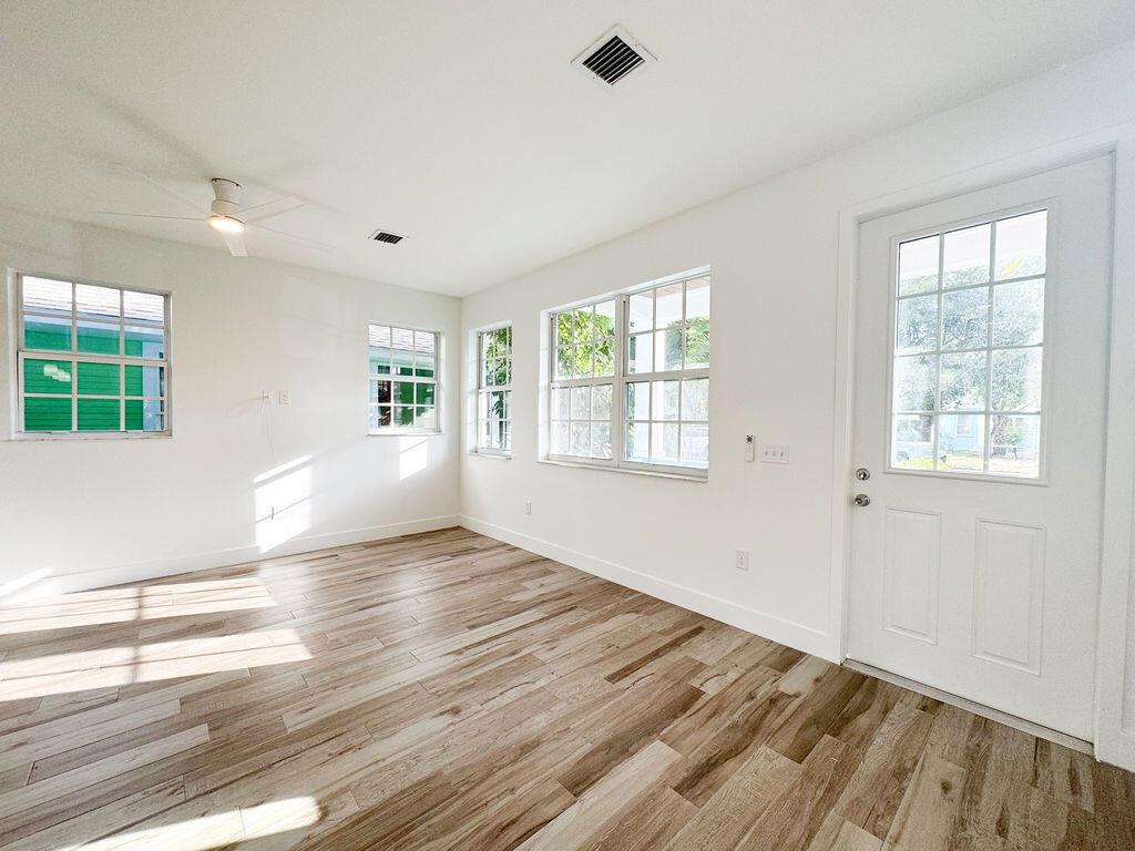 LAKE WORTH TOWN OF - Residential Lease