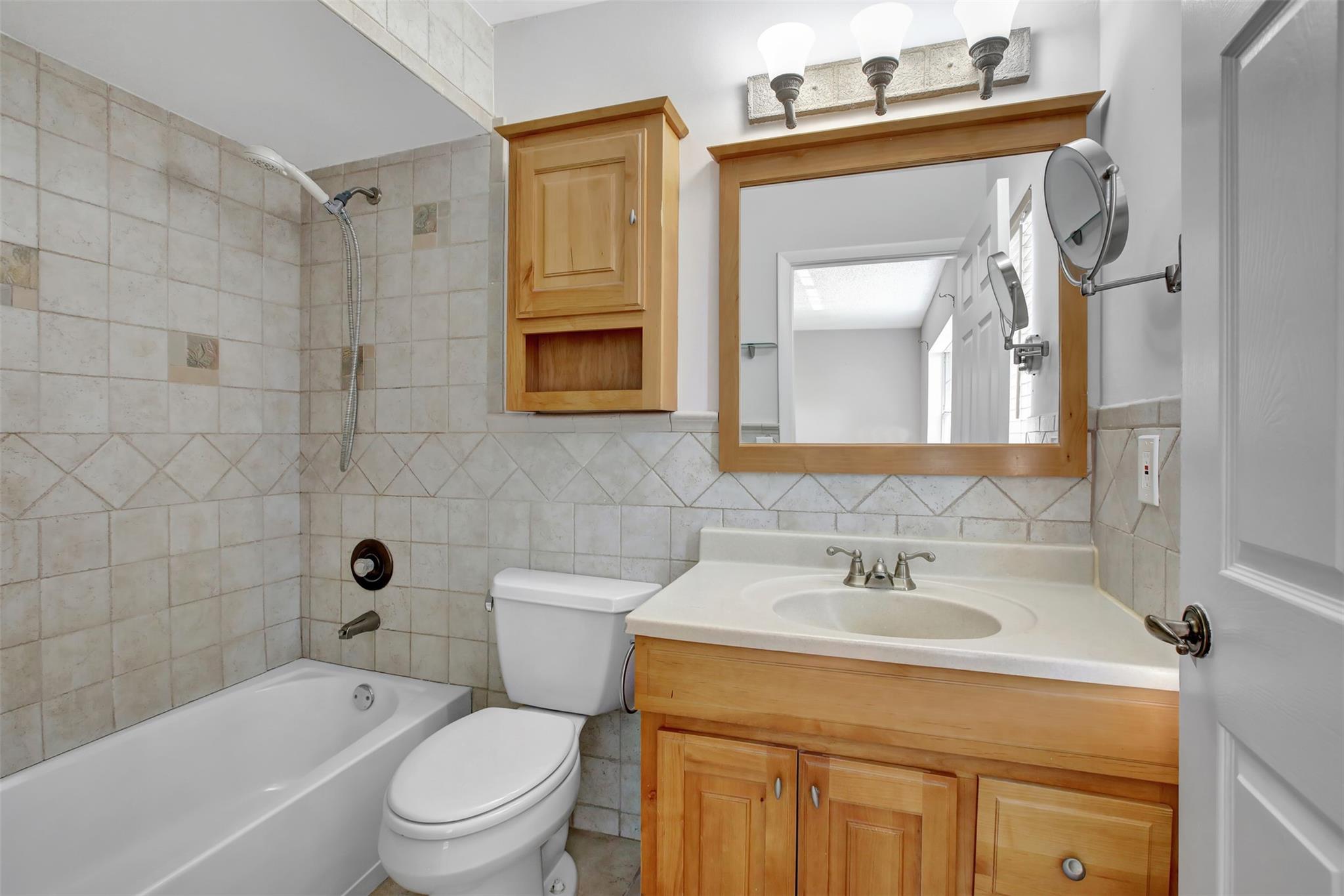 Hampton Lakes 140-42 B - Residential