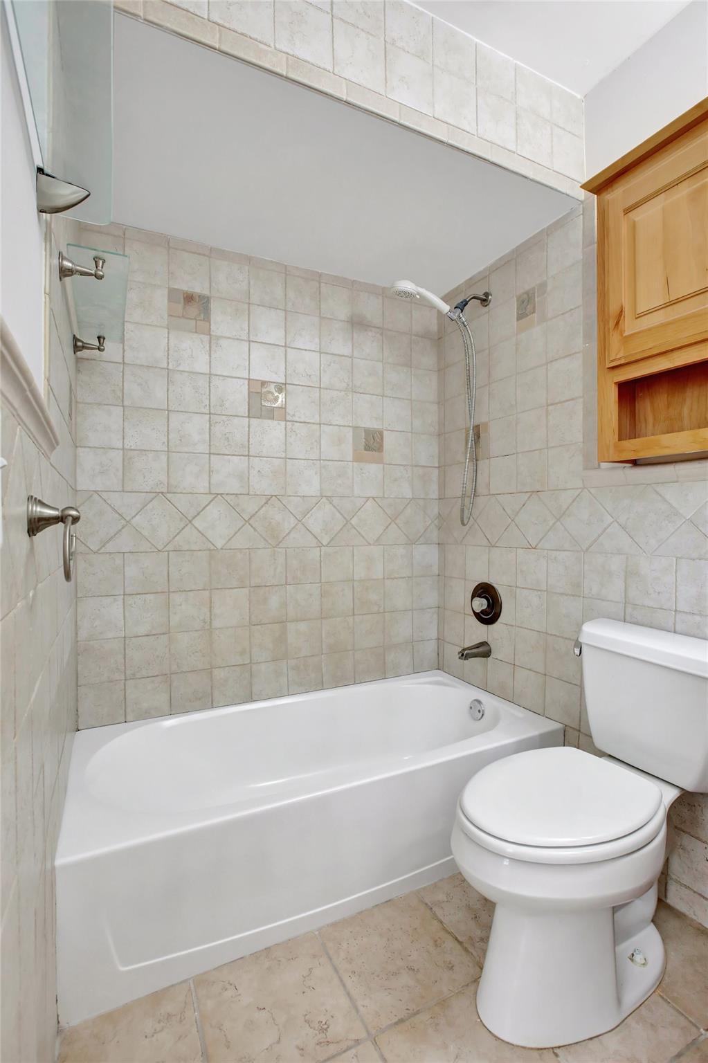Hampton Lakes 140-42 B - Residential