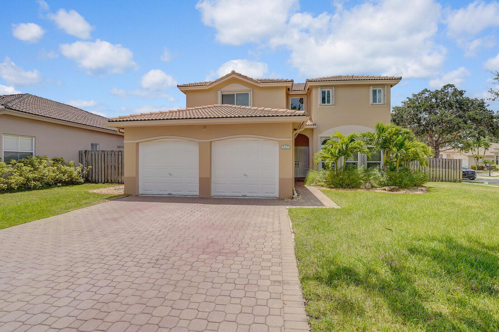 317 E Garden Cove Circle, Davie, FL, 33325/$775,000 1 317 E Garden Cove Circle