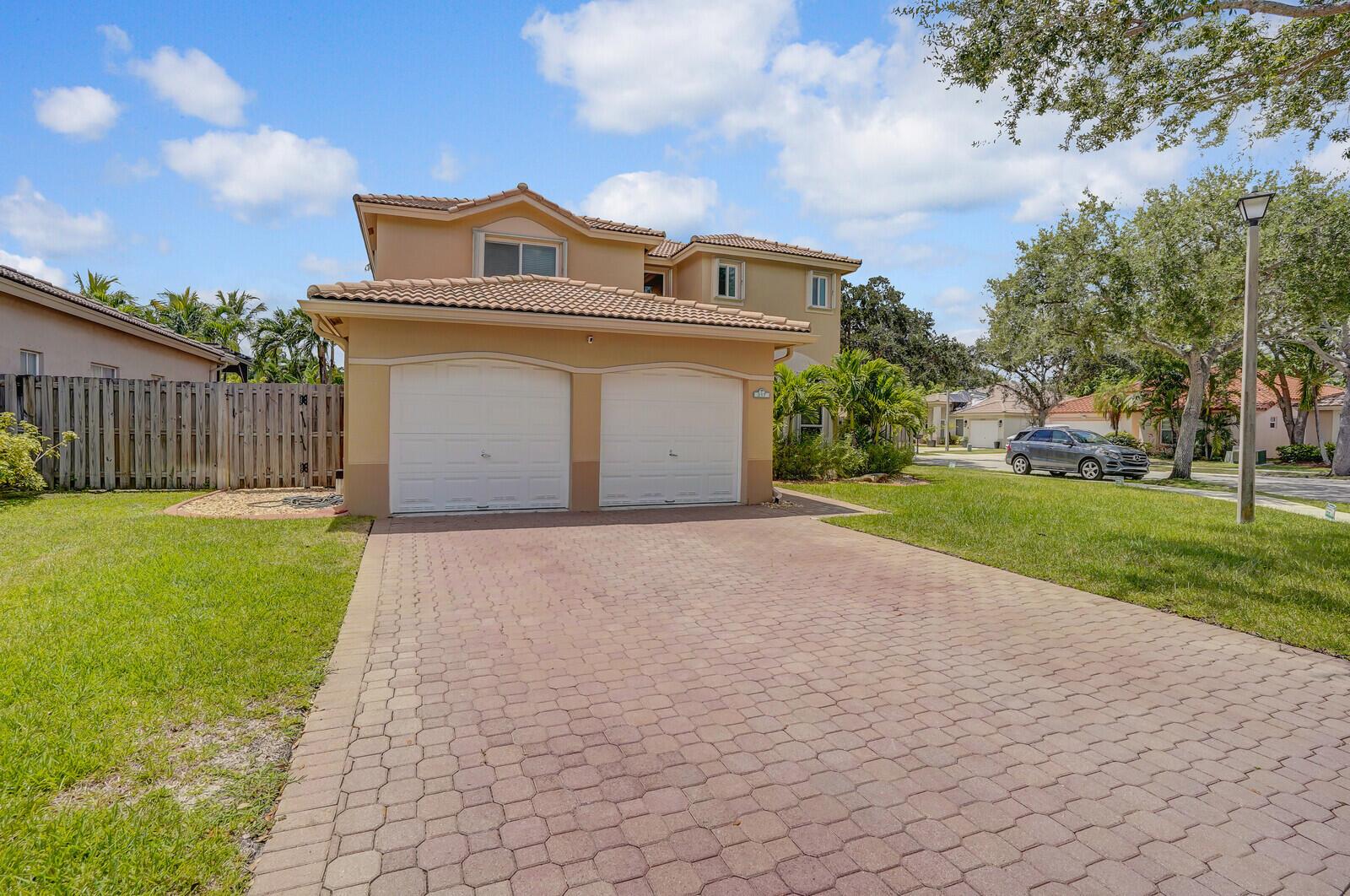 317 E Garden Cove Circle, Davie, FL, 33325/$775,000 2 317 E Garden Cove Circle