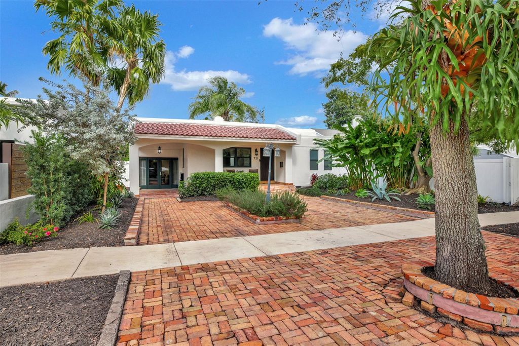 Photo of 721 SE 7th St, Fort Lauderdale, FL 33301 (MLS # F10418677)