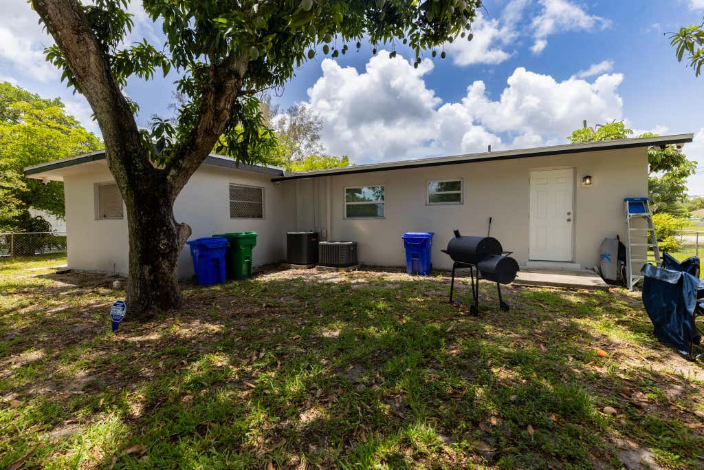 Photo of 2921 NW 11th Street #West, Fort Lauderdale, FL 33311 (MLS # B26060353)