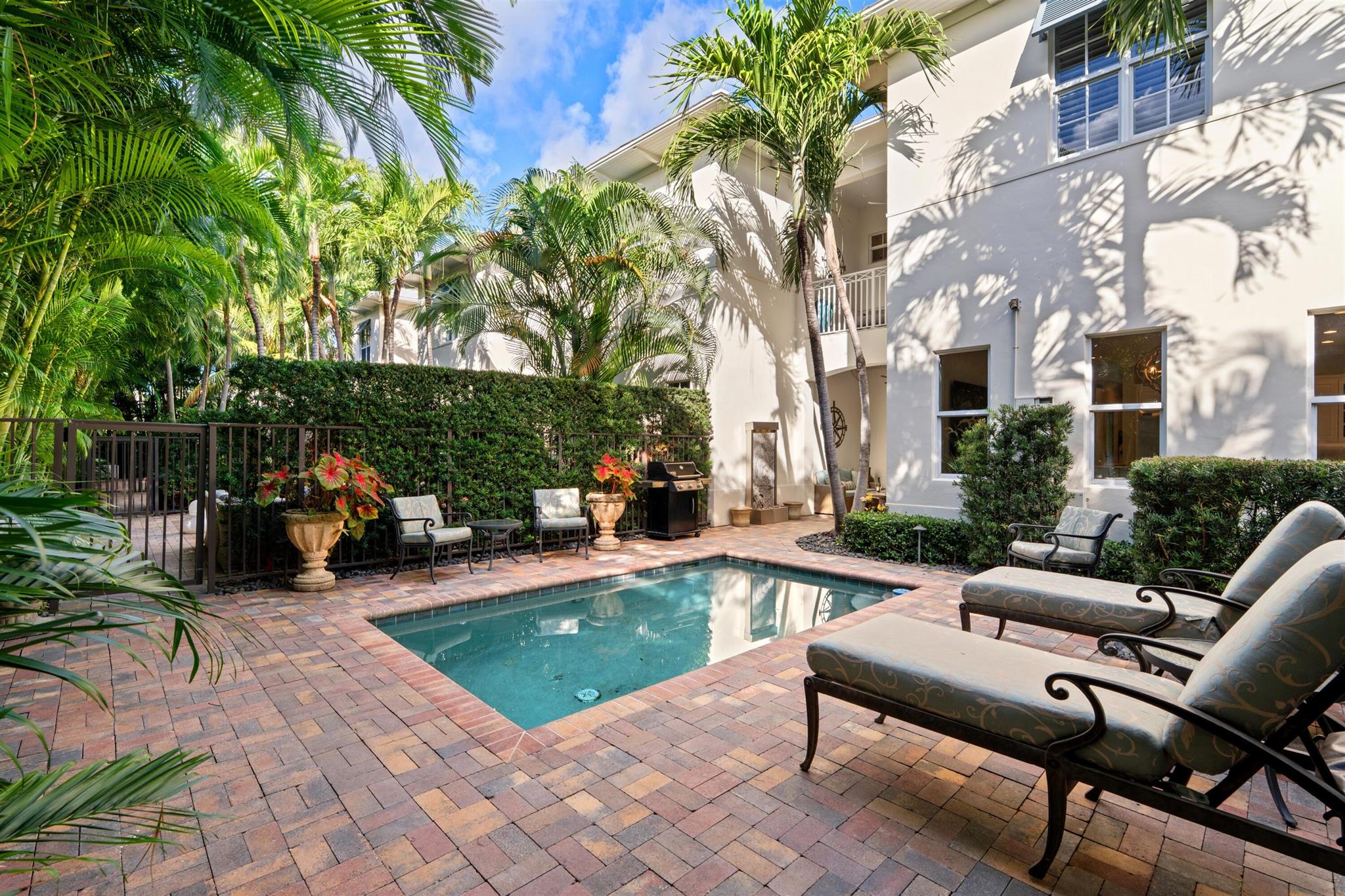 WINDSOR COURT - Residential