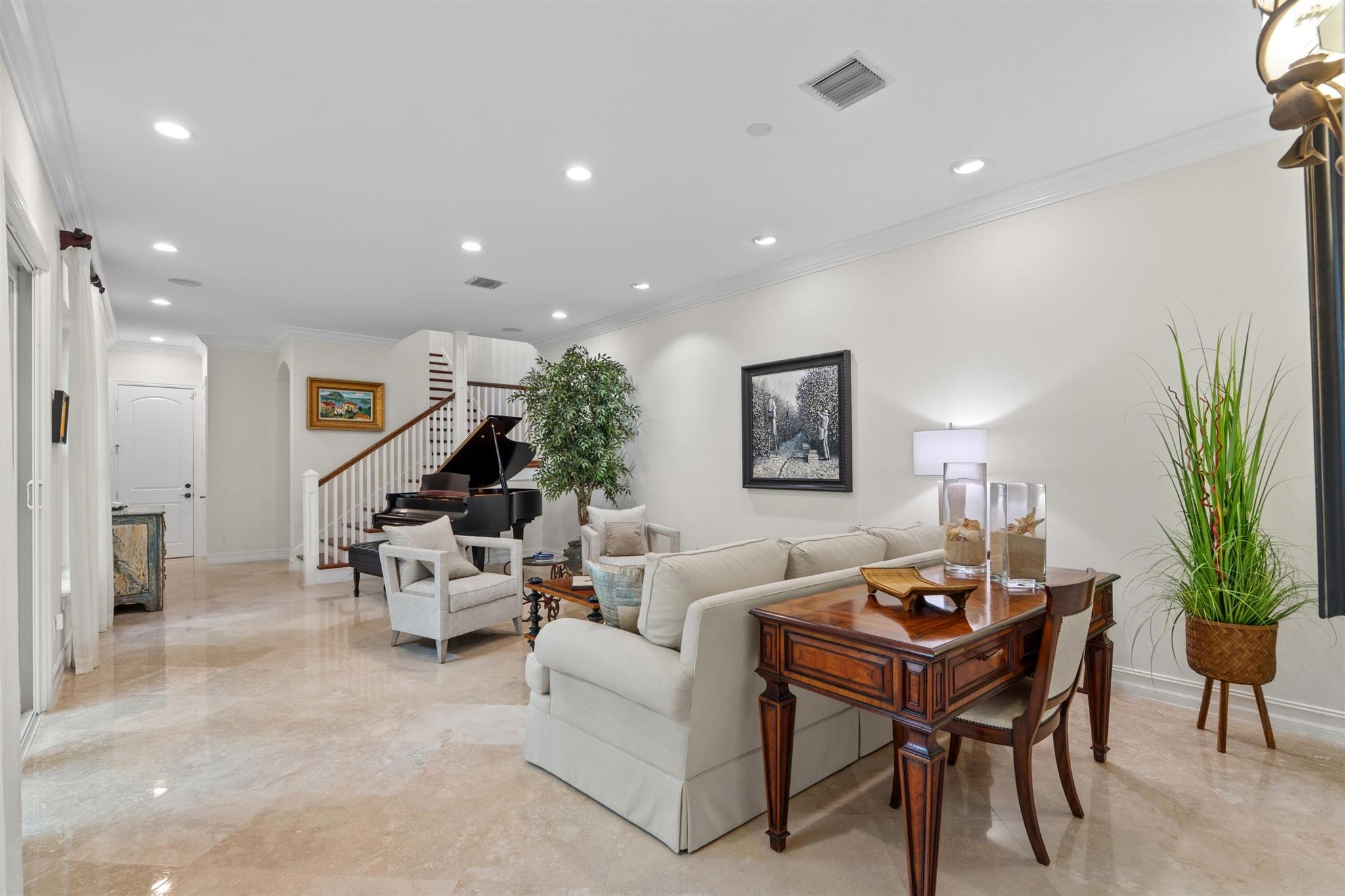 WINDSOR COURT - Residential