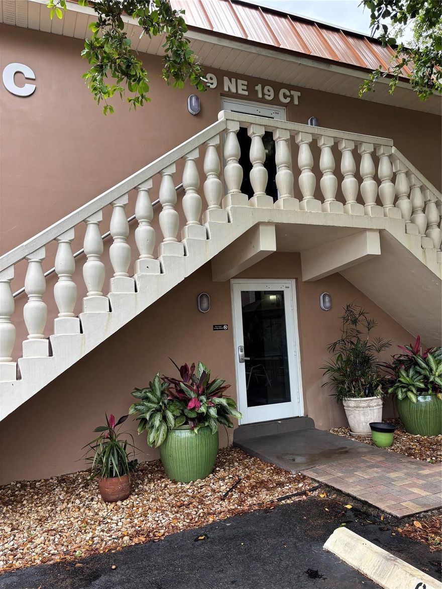 First floor spacious 1 bedroom / 1 bathroom unit in Wilton Manors short distance from The Drive. Place has been remodeled with newer  stainless steal appliances and  laminate floors. Huge walking closet. Secured entry building . Pleasant view of the garden on this investor's friendly complex. Community pool and small clubhouse. Laundry room on the same floor . Cats and birds are welcome ! Unit comes with a storage! Building recently tainted and brand new roof installed. Cash only. Buyer and buyers agent are responsible for verifying all info with association.