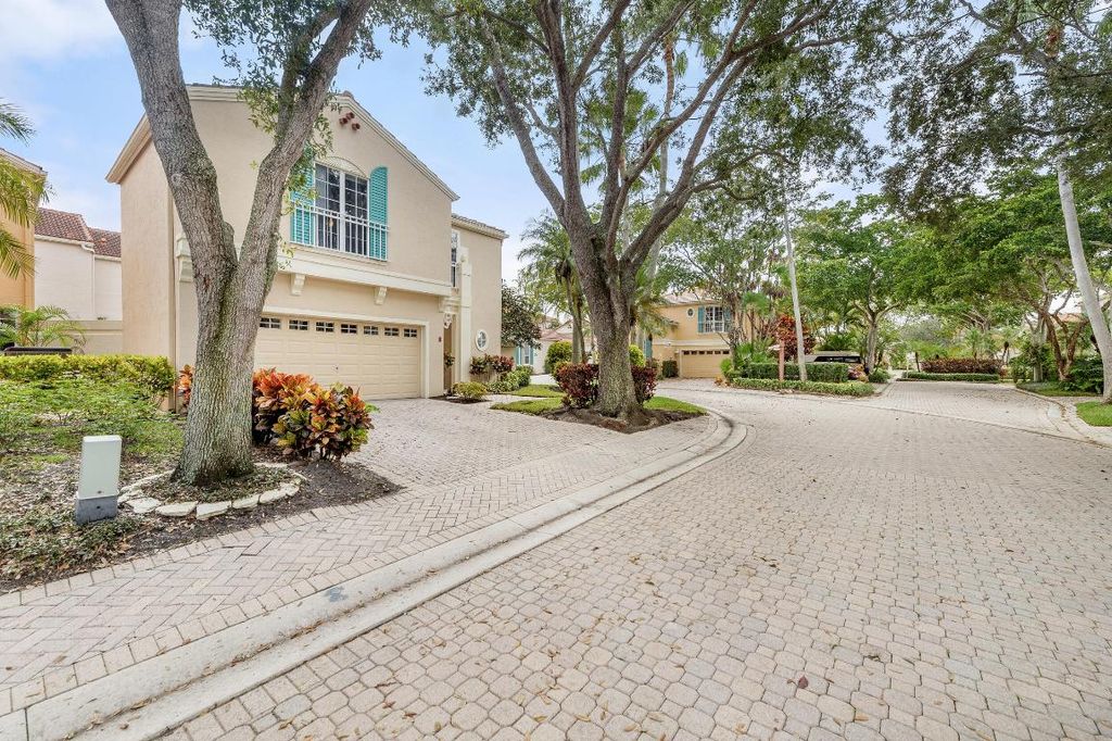 Photo of 7 Via Tivoli, Palm Beach Gardens, FL 33418 (MLS # R11147013)
