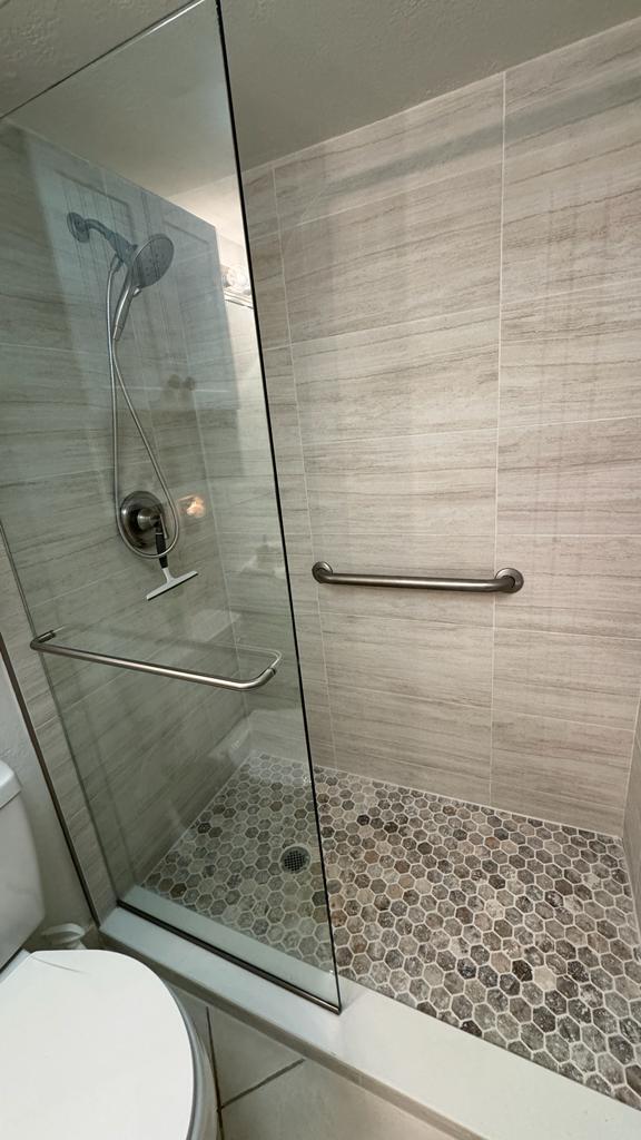LIGHTHOUSE POINT PLAZA CO - Residential Lease