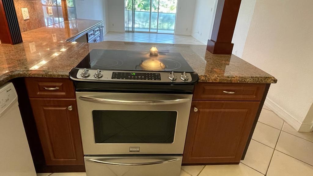 LIGHTHOUSE POINT PLAZA CO - Residential Lease