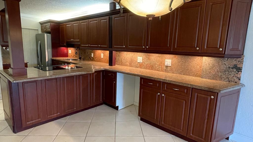 LIGHTHOUSE POINT PLAZA CO - Residential Lease