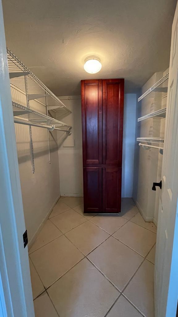 LIGHTHOUSE POINT PLAZA CO - Residential Lease