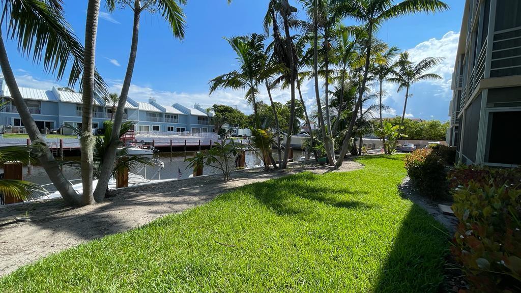 LIGHTHOUSE POINT PLAZA CO - Residential Lease