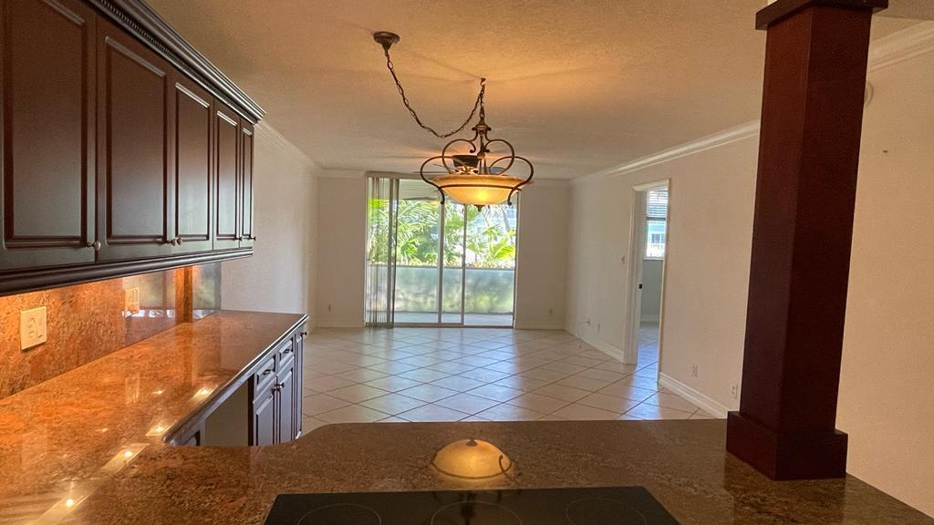 LIGHTHOUSE POINT PLAZA CO - Residential Lease