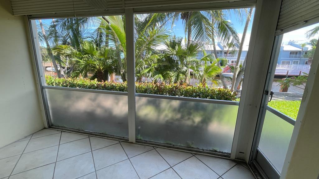 LIGHTHOUSE POINT PLAZA CO - Residential Lease