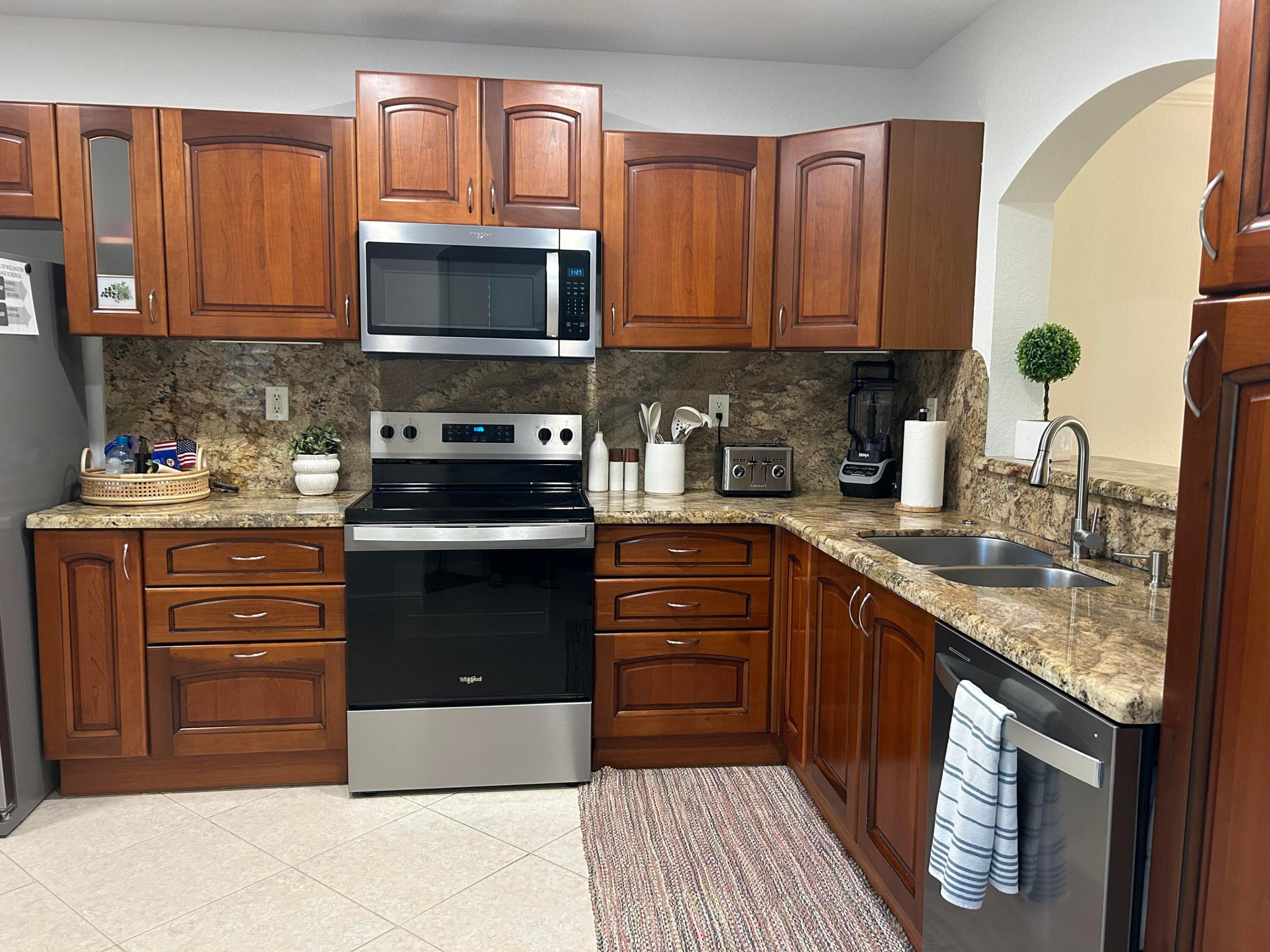 SOUTH SHORE 3 OF WELLINGTON - Residential Lease
