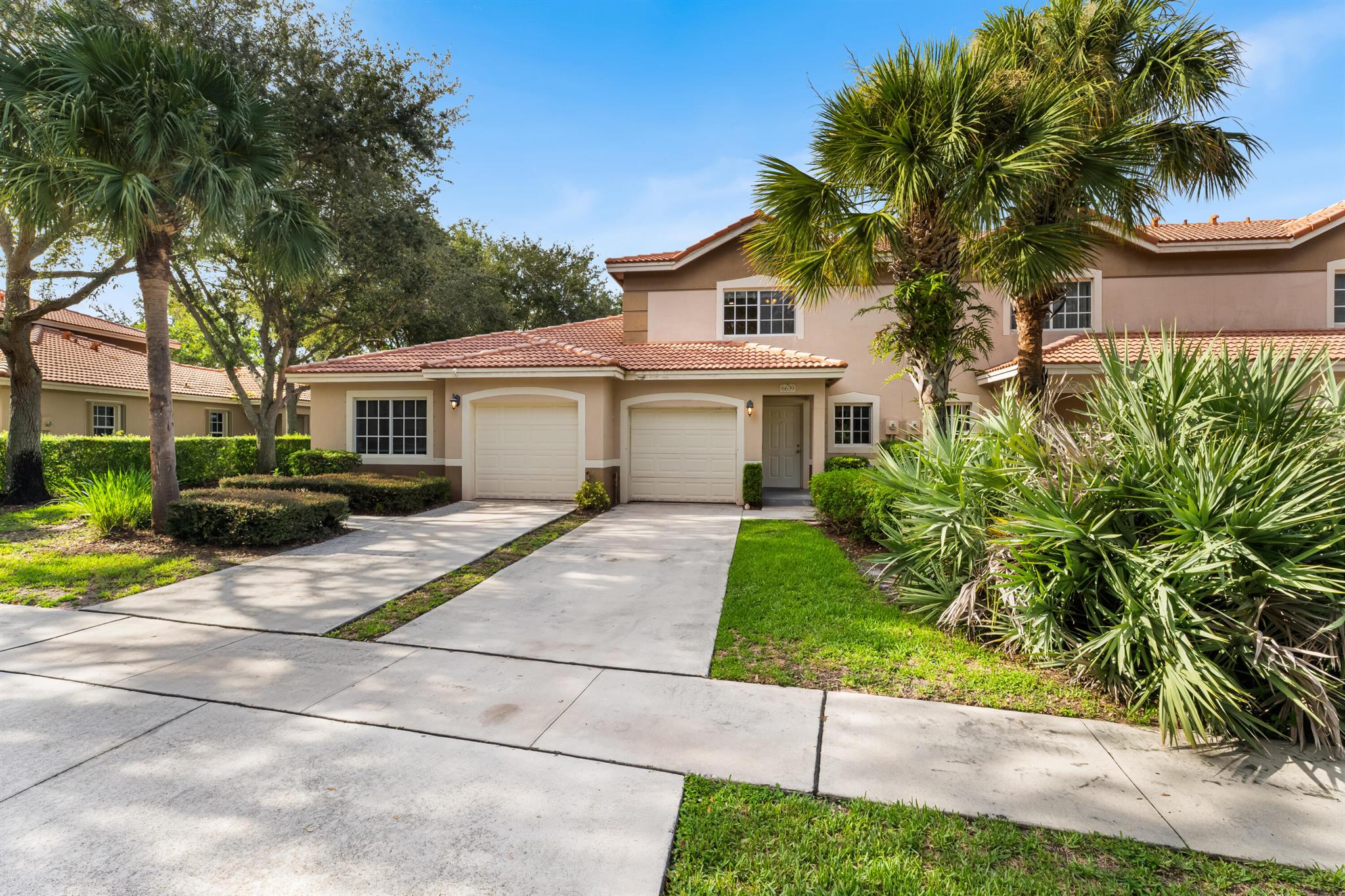 Charming 3-bed, 2.5-bath townhome in sought-after Green Cay Village. Features a brand-new kitchen, upgraded flooring, and updated bathrooms. Enjoy a private backyard oasis and resort-style amenities including a pool, kid's splash area, fitness center, and scenic lake jogging paths. Perfectly located between Palm Beach and Boca Raton, minutes from top schools, premier shopping, and beautiful beaches in vibrant Boynton Beach.