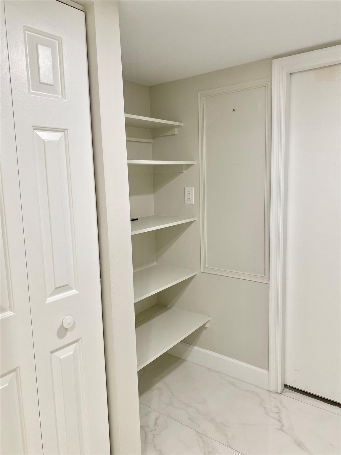 COACH HOUSES - Residential Lease