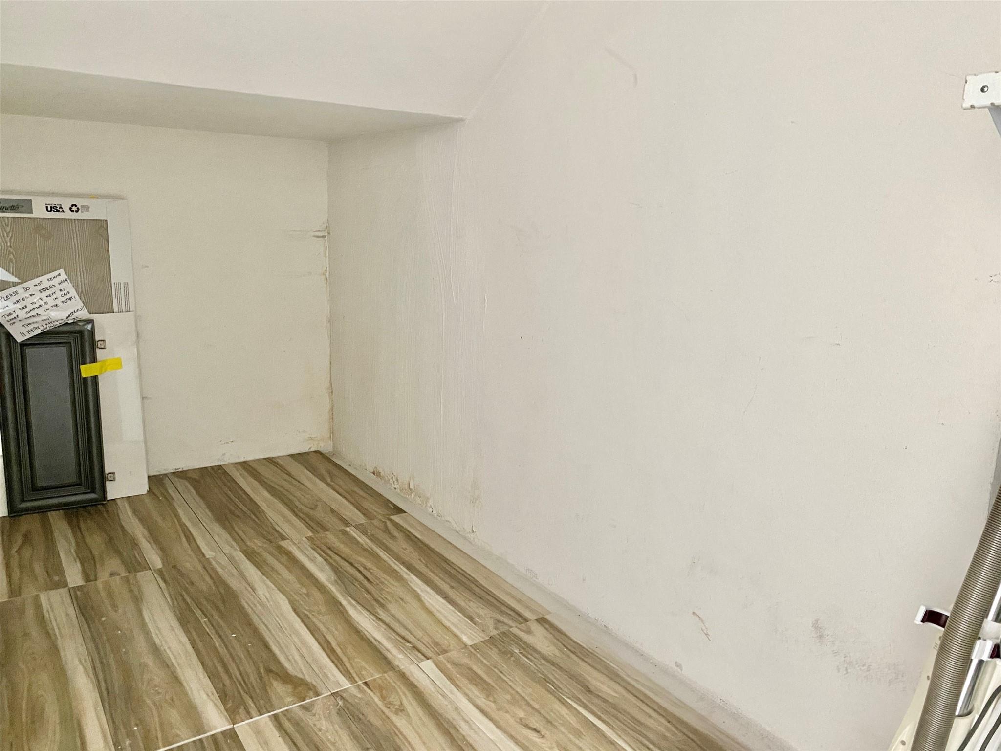 COACH HOUSES - Residential Lease