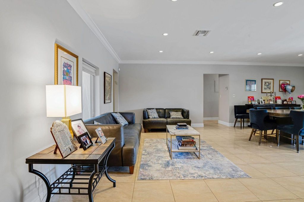 Photo of 4000 N 36th Avenue, Hollywood, FL 33021 (MLS # F10550247)