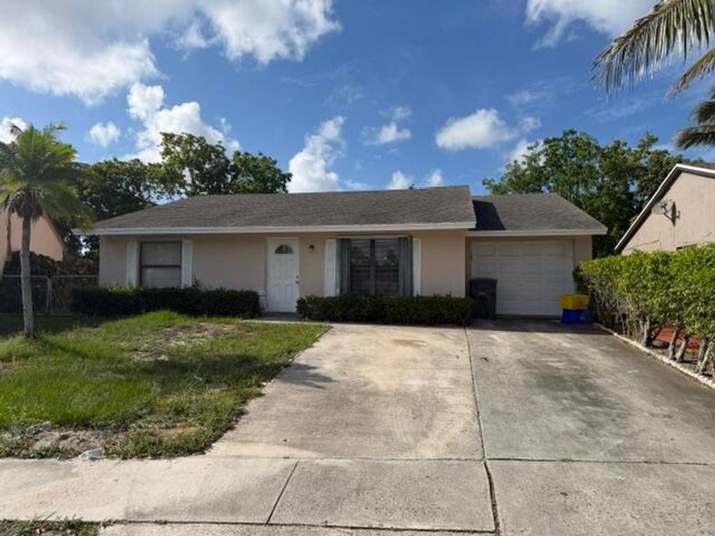 Photo of 7355 Pinedale Drive, Boynton Beach, FL 33436 (MLS # B26033402)
