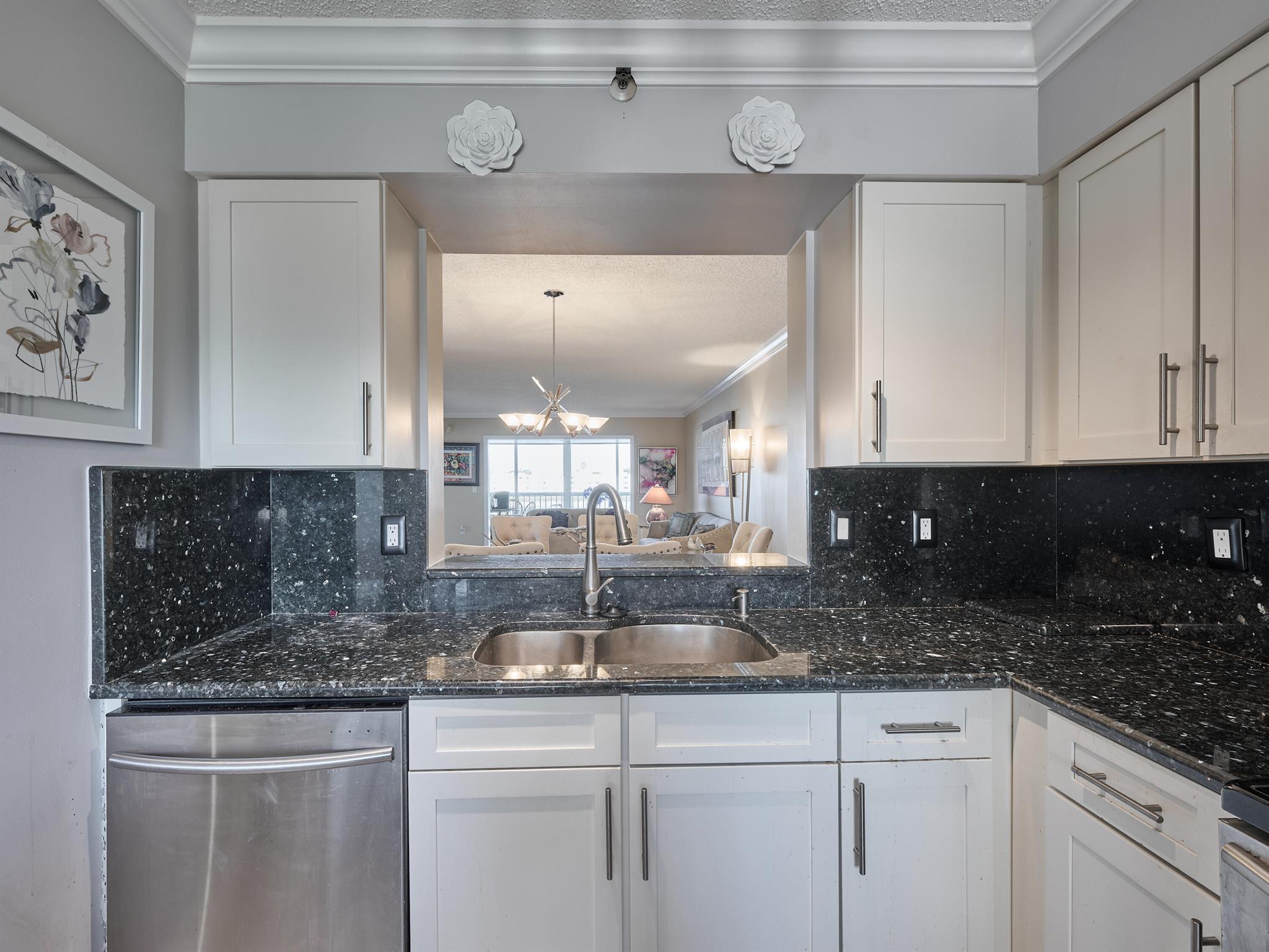 HUNTINGTON POINTE - Residential