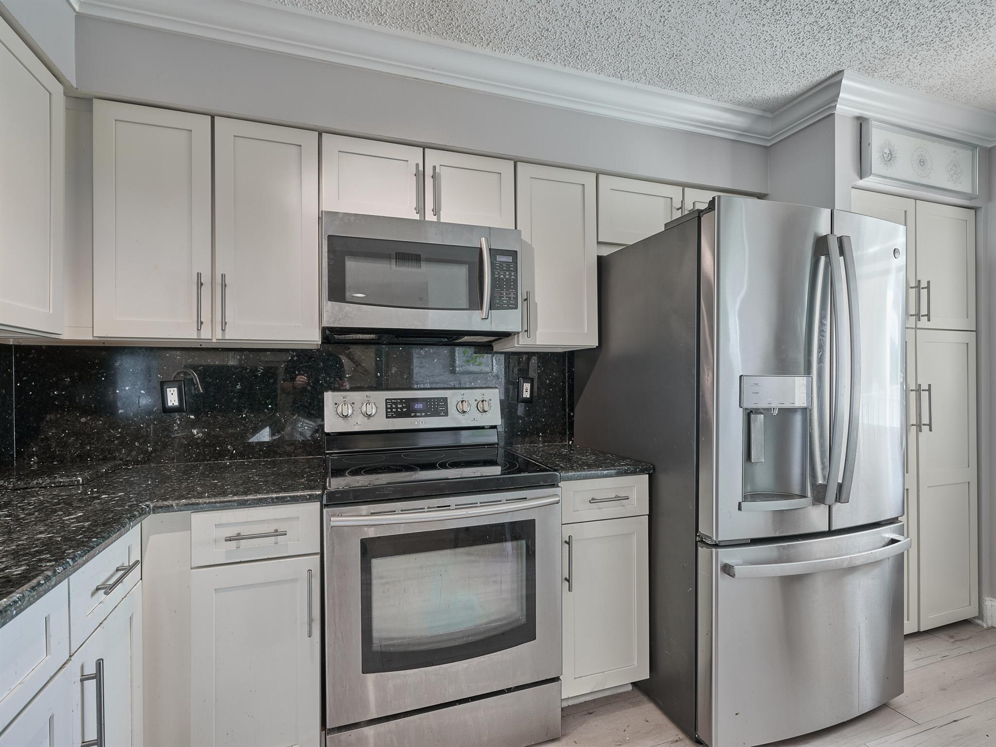 HUNTINGTON POINTE - Residential